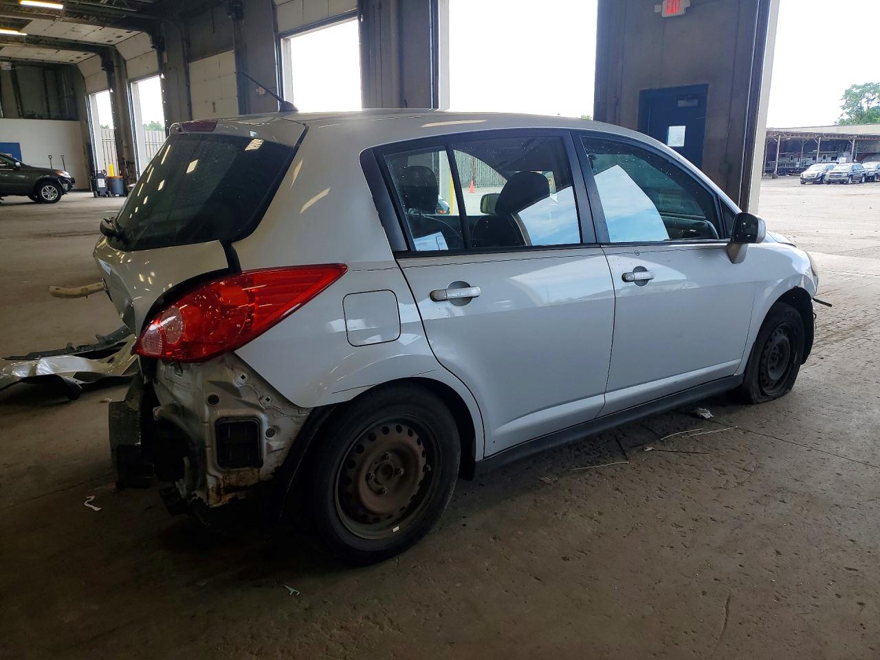 2008 Nissan Versa 1.8 S Silver vin: 3N1BC13E58L376207