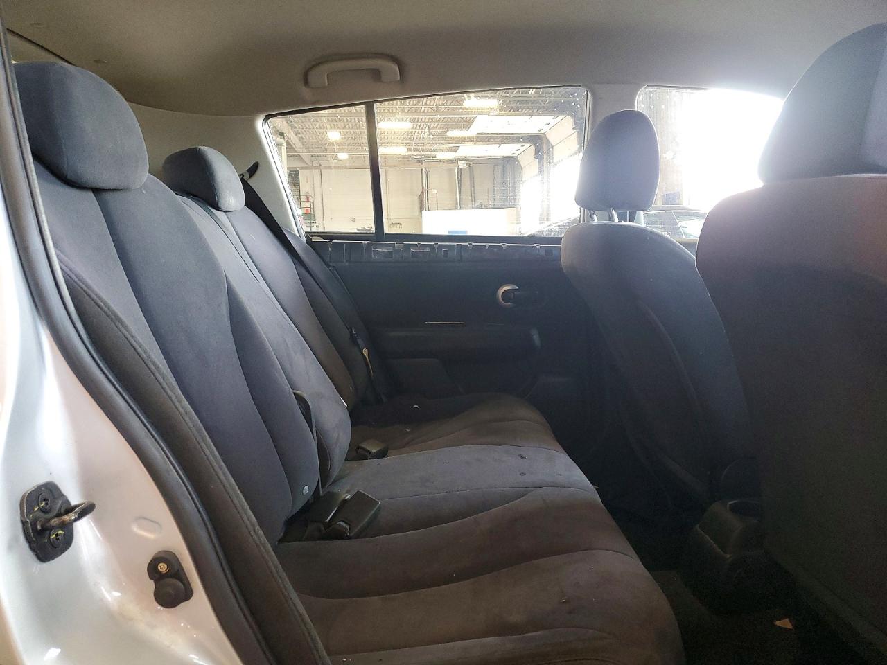 2008 Nissan Versa 1.8 S Silver vin: 3N1BC13E58L376207
