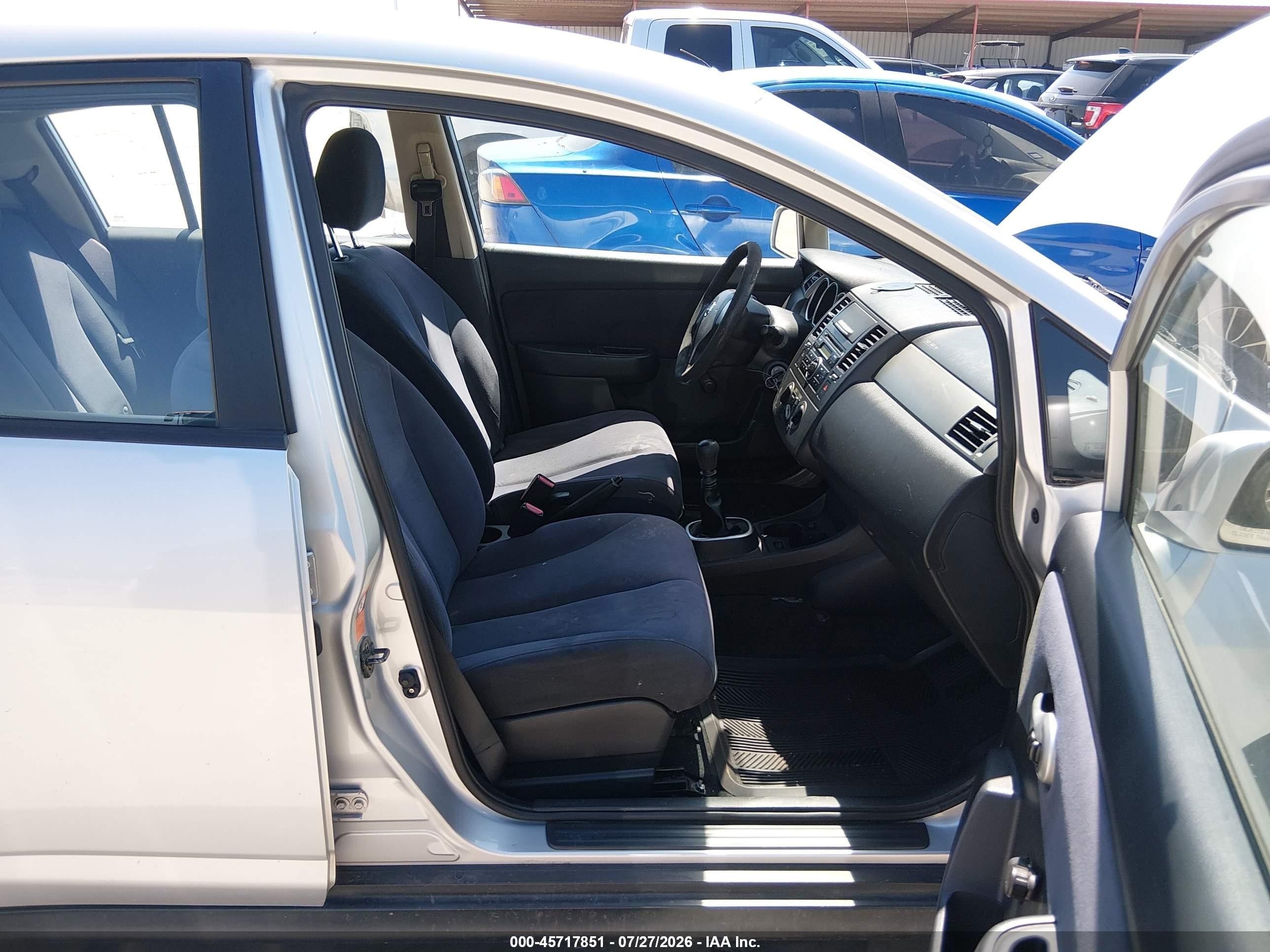 2009 Nissan Versa 1.8s Silver vin: 3N1BC13E59L351700