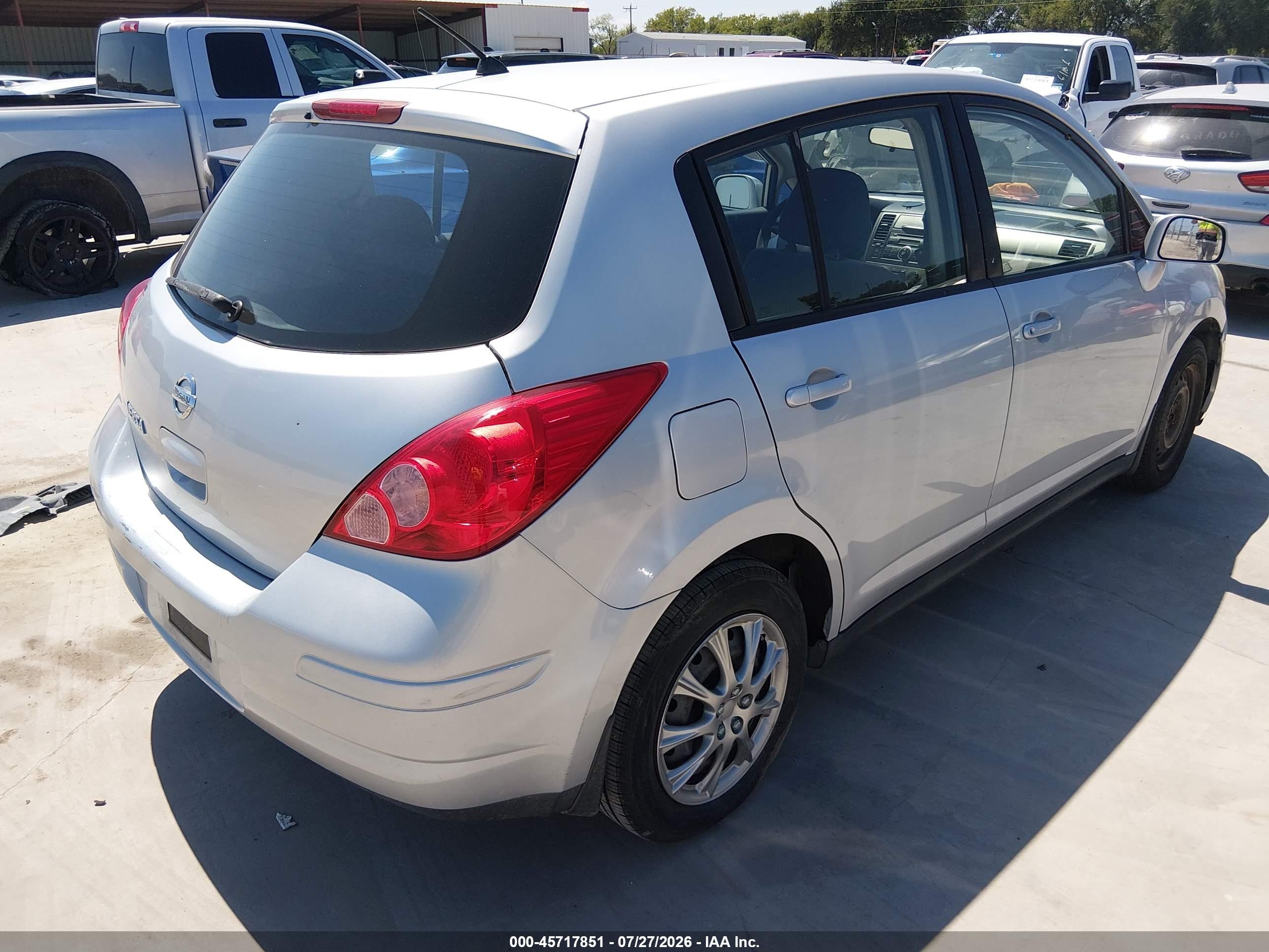 2009 Nissan Versa 1.8s Silver vin: 3N1BC13E59L351700