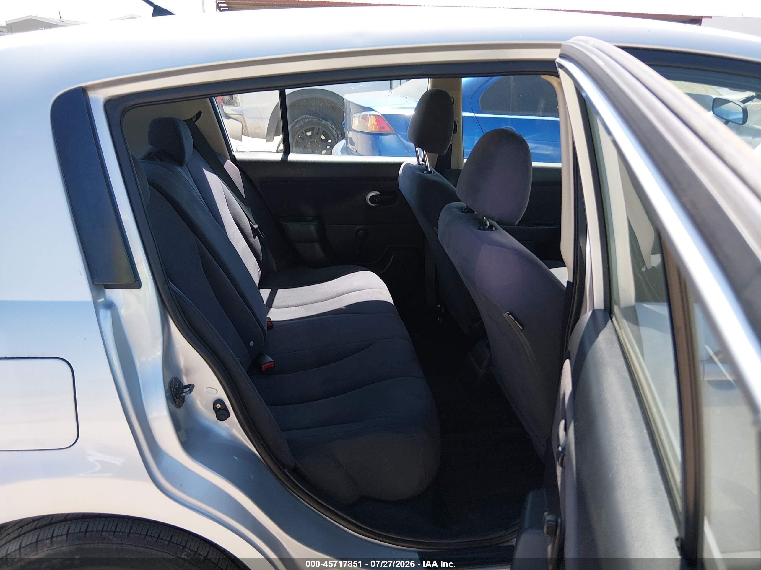 2009 Nissan Versa 1.8s Silver vin: 3N1BC13E59L351700