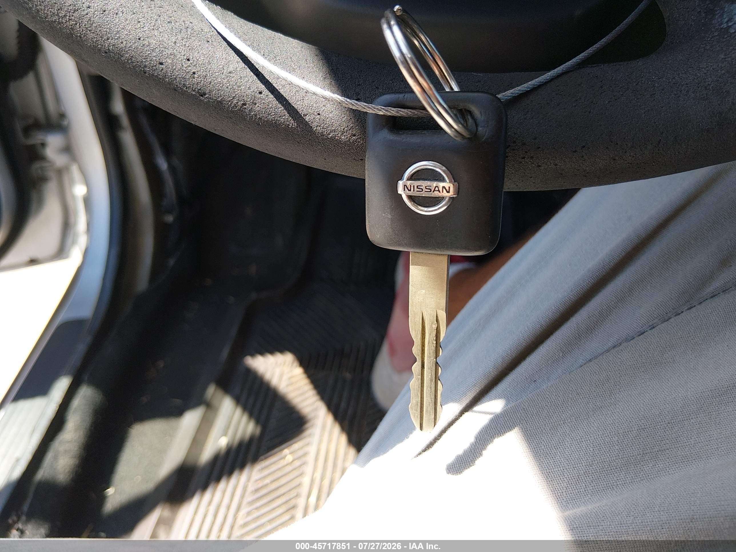 2009 Nissan Versa 1.8s Silver vin: 3N1BC13E59L351700