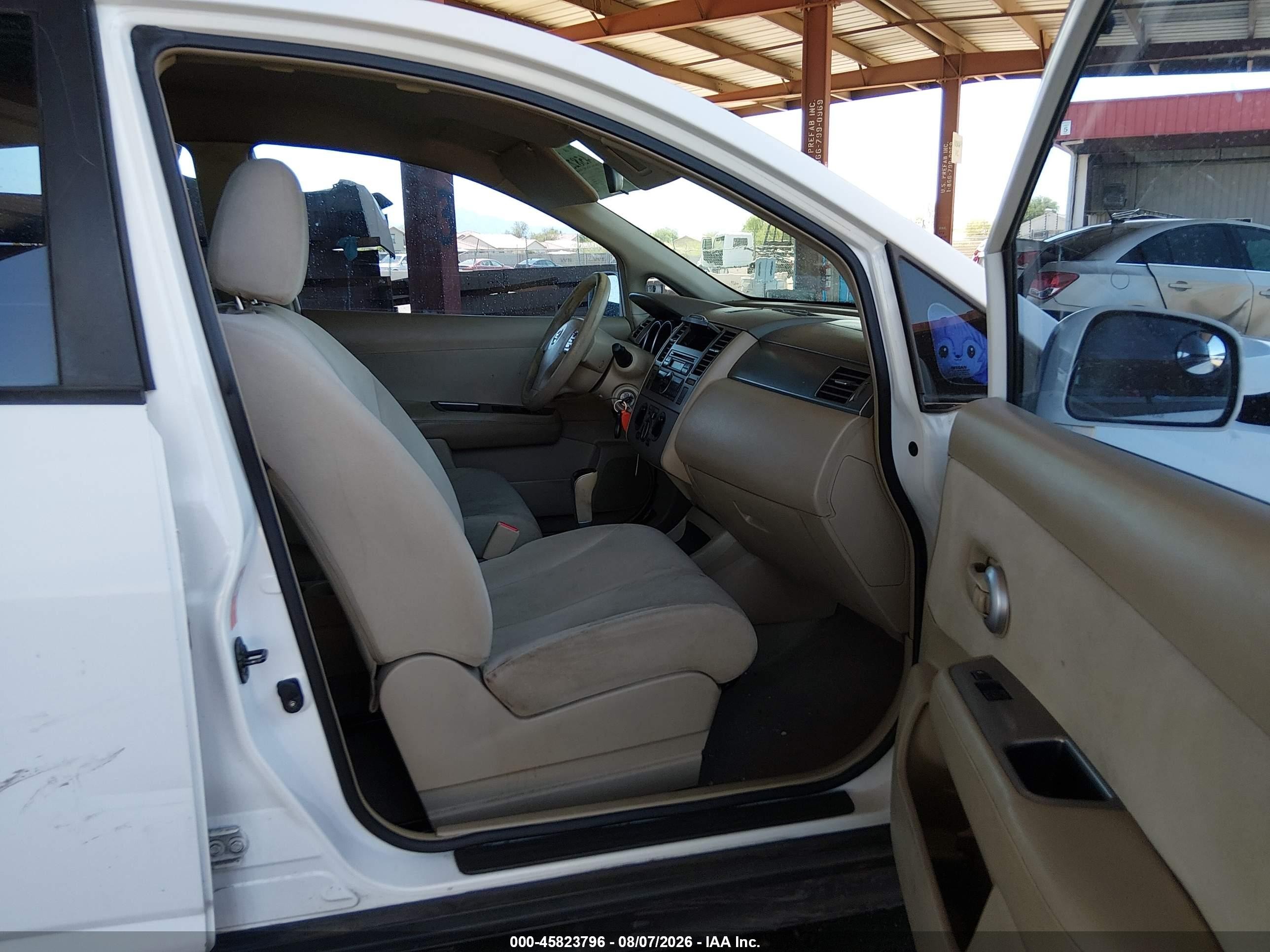 2009 Nissan Versa 1.8s White vin: 3N1BC13E59L357223