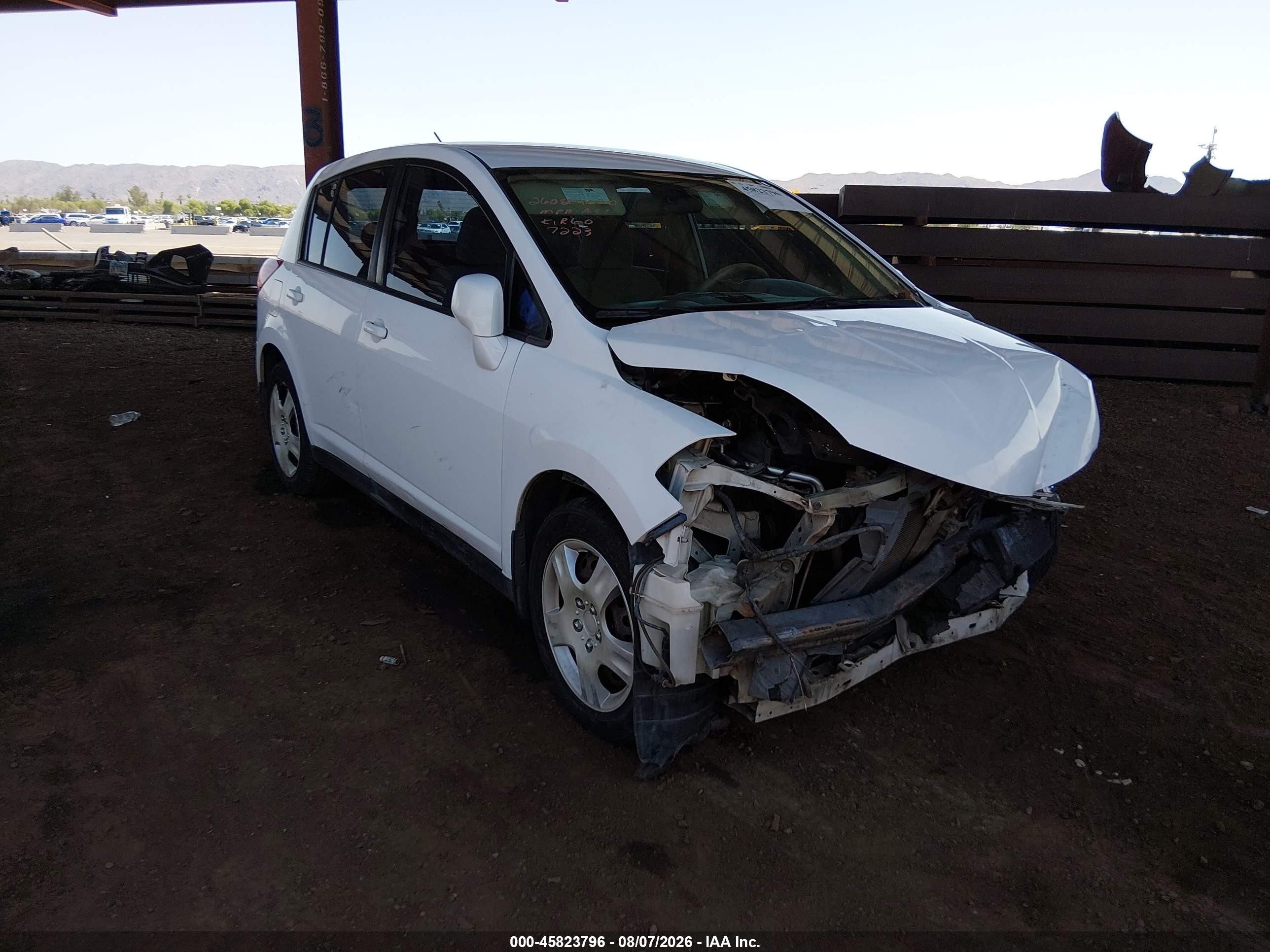 2009 Nissan Versa 1.8s Белый vin: 3N1BC13E59L357223