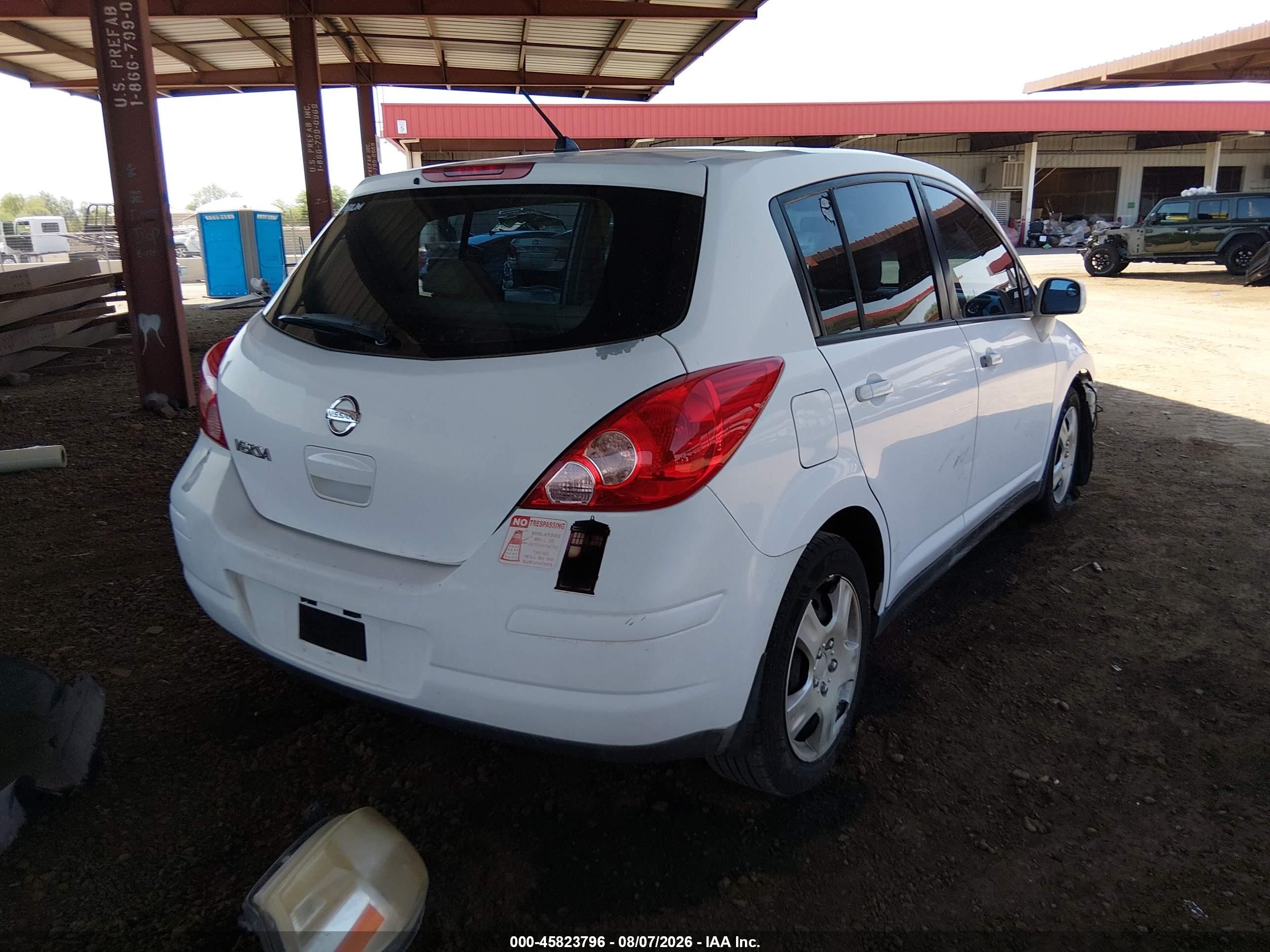 2009 Nissan Versa 1.8s White vin: 3N1BC13E59L357223