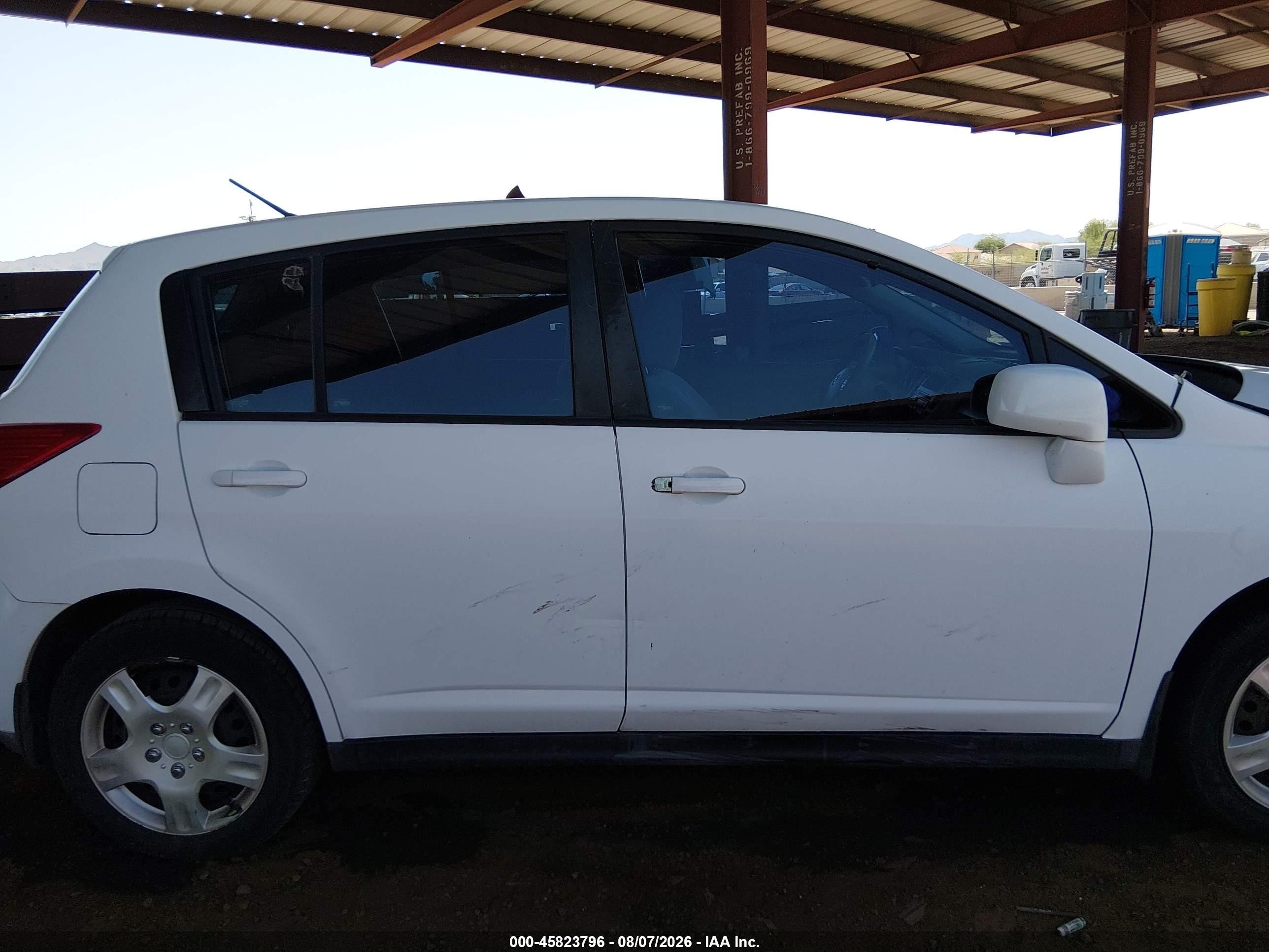 2009 Nissan Versa 1.8s White vin: 3N1BC13E59L357223