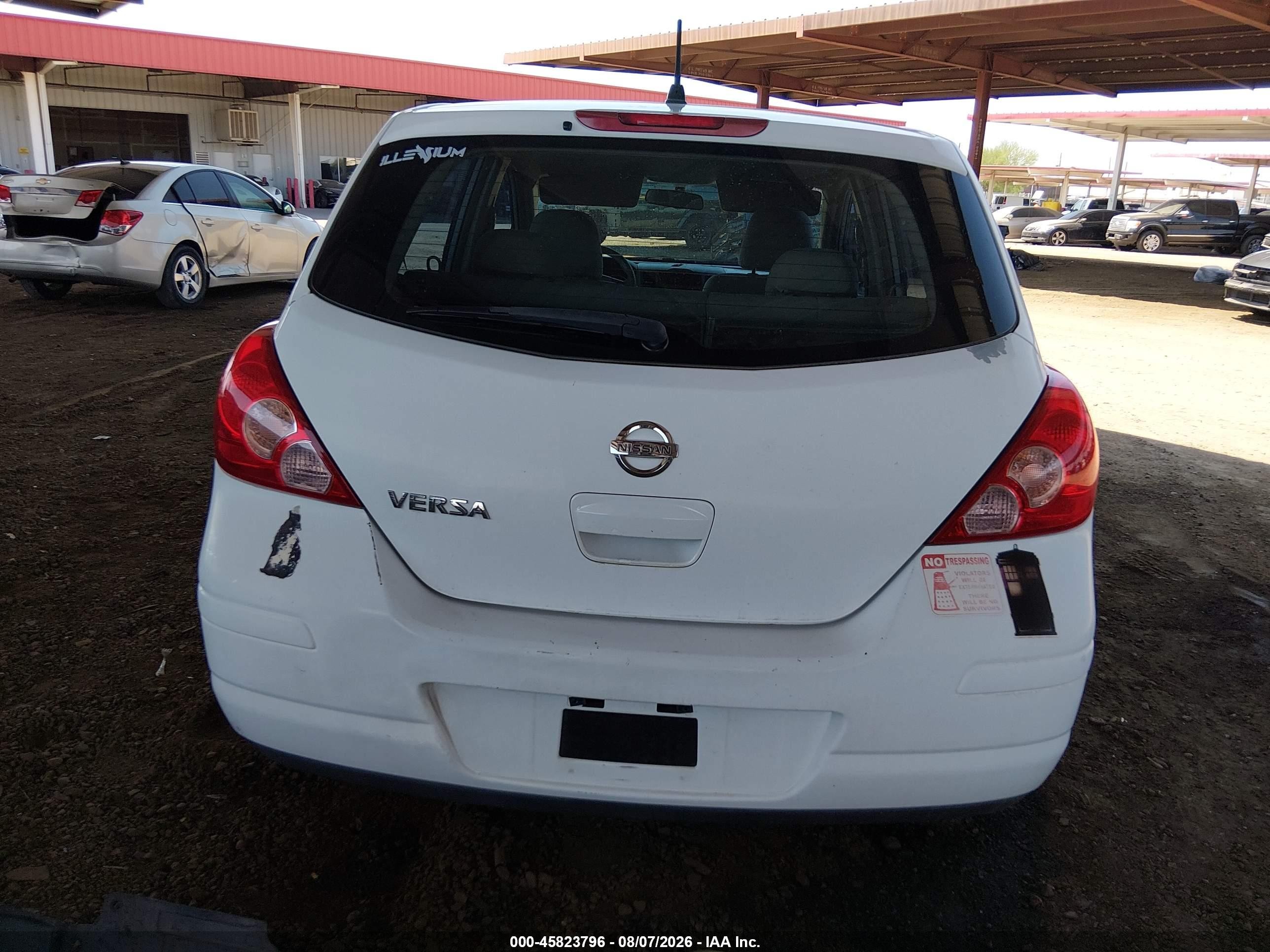 2009 Nissan Versa 1.8s White vin: 3N1BC13E59L357223