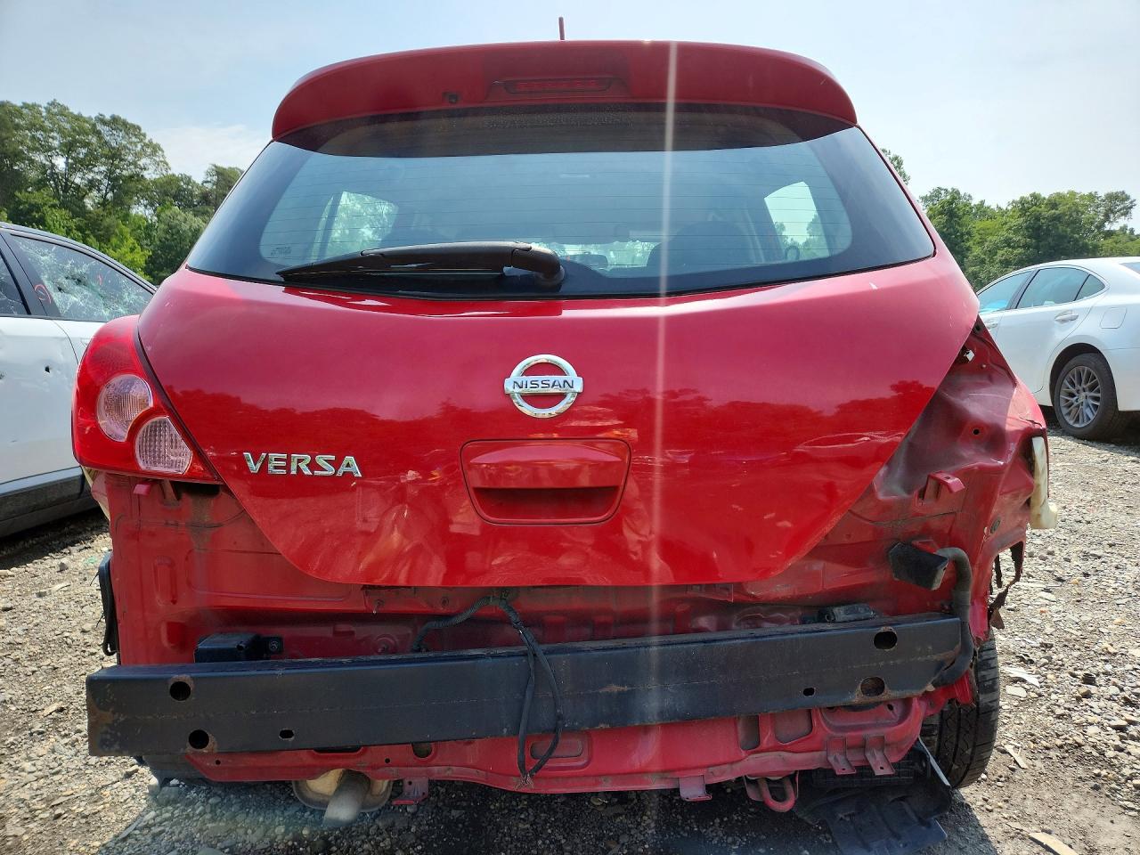2009 Nissan Versa 1.8 S Red vin: 3N1BC13E59L383336