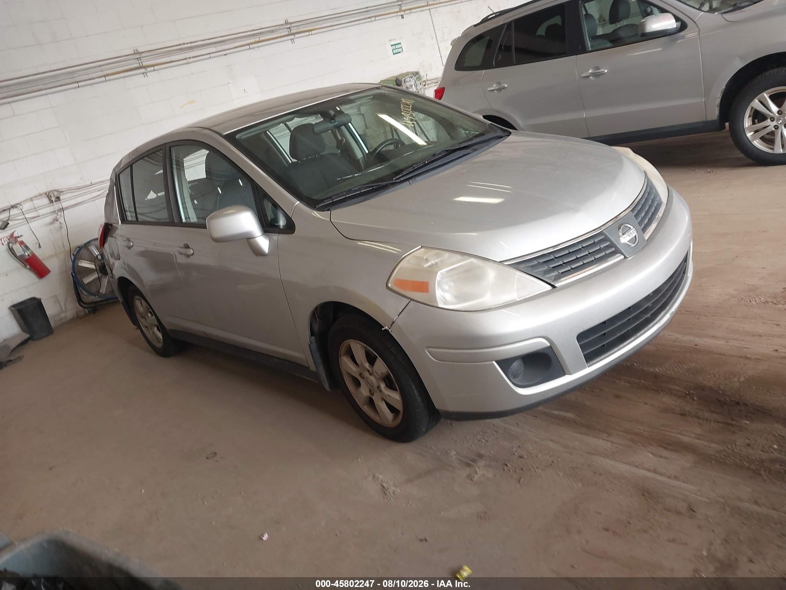 2009 Nissan Versa 1.8sl Серебряный vin: 3N1BC13E59L404816