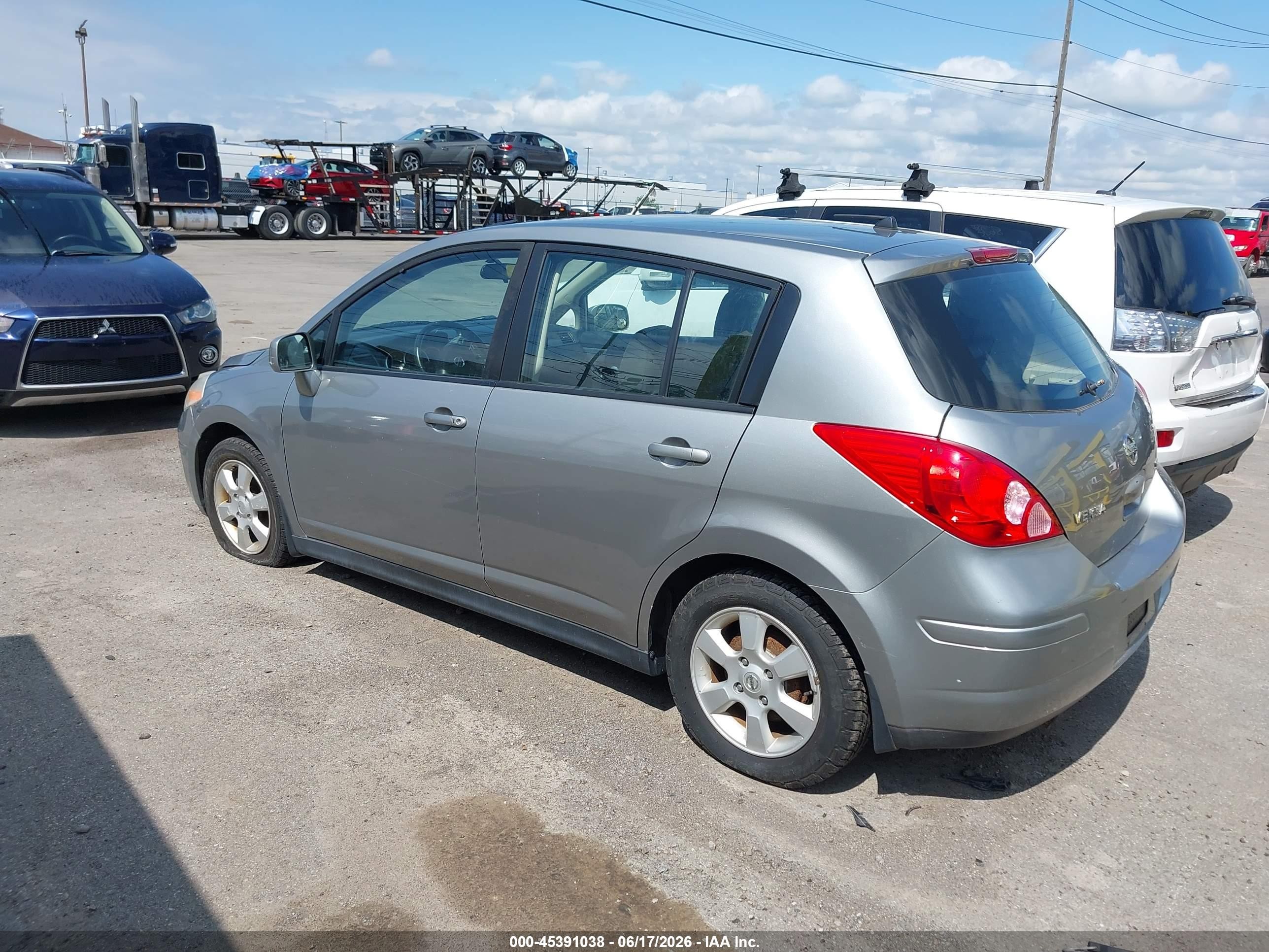 2009 Nissan Versa 1.8sl Серебряный vin: 3N1BC13E59L405741