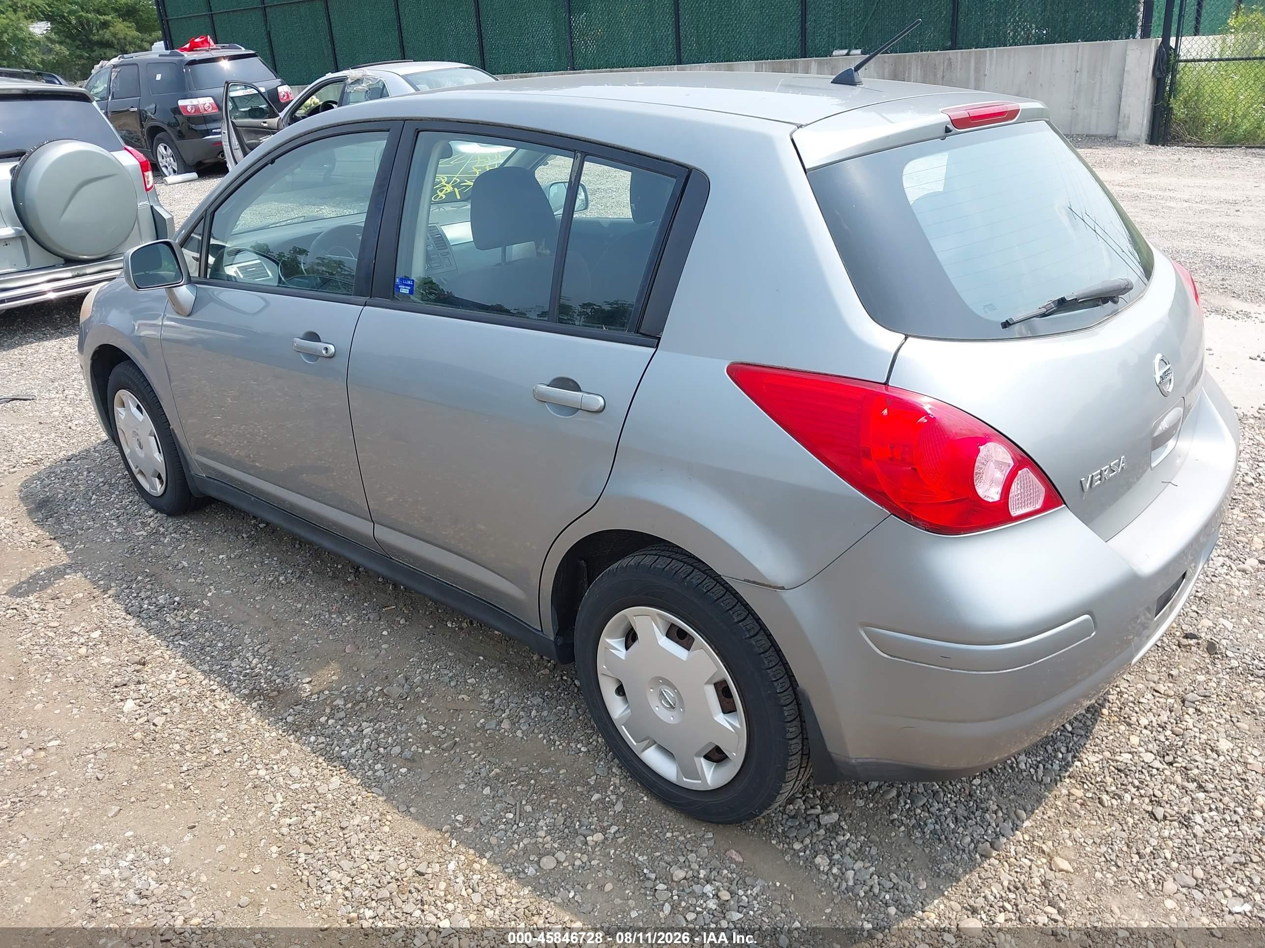 2009 Nissan Versa 1.8s Silver vin: 3N1BC13E59L450663