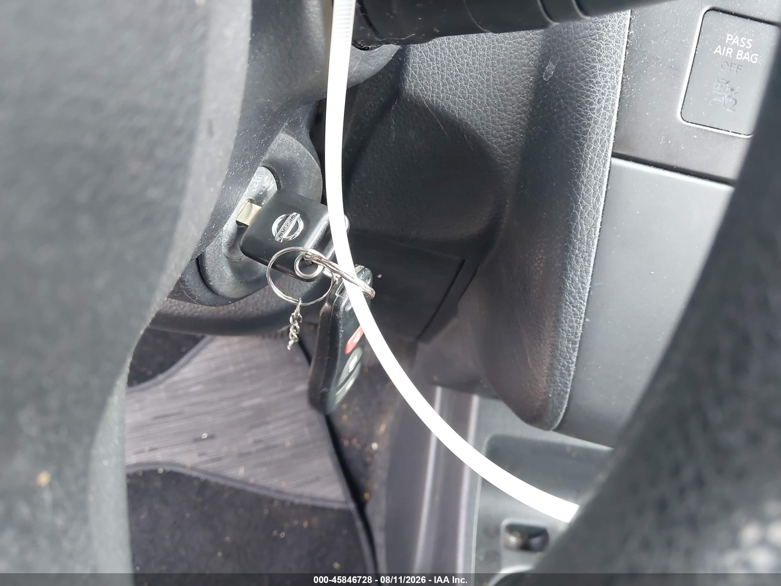 2009 Nissan Versa 1.8s Silver vin: 3N1BC13E59L450663