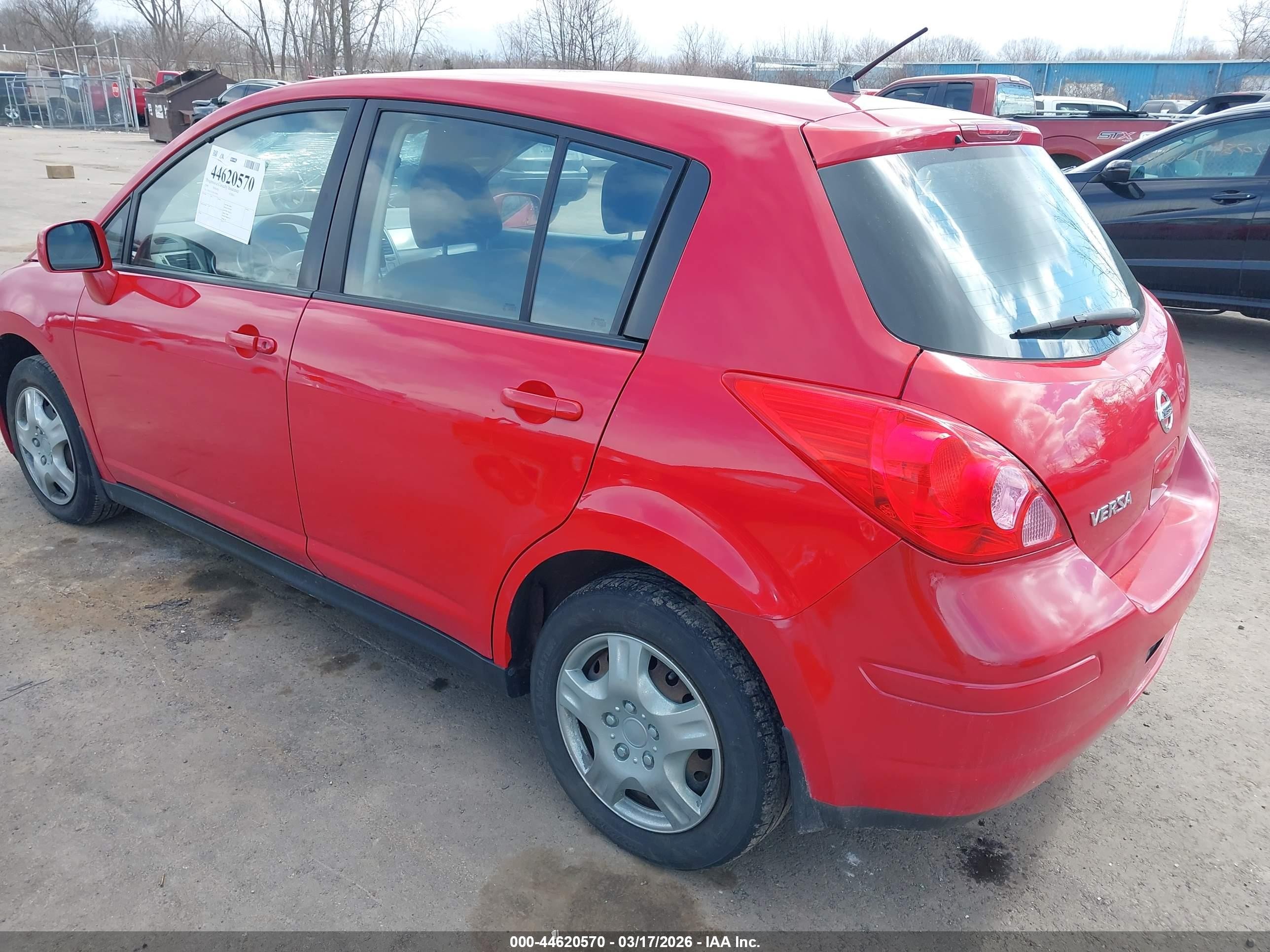 2009 Nissan Versa 1.8s Красный vin: 3N1BC13E59L455040