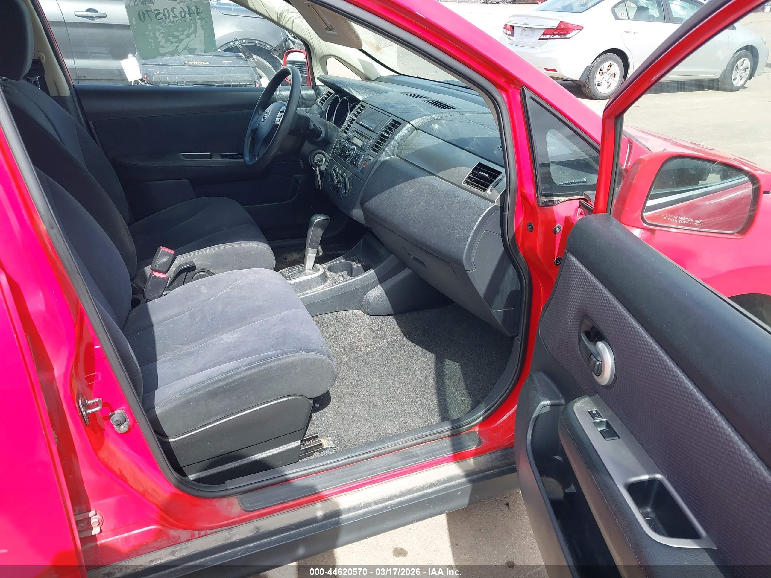 2009 Nissan Versa 1.8s Красный vin: 3N1BC13E59L455040
