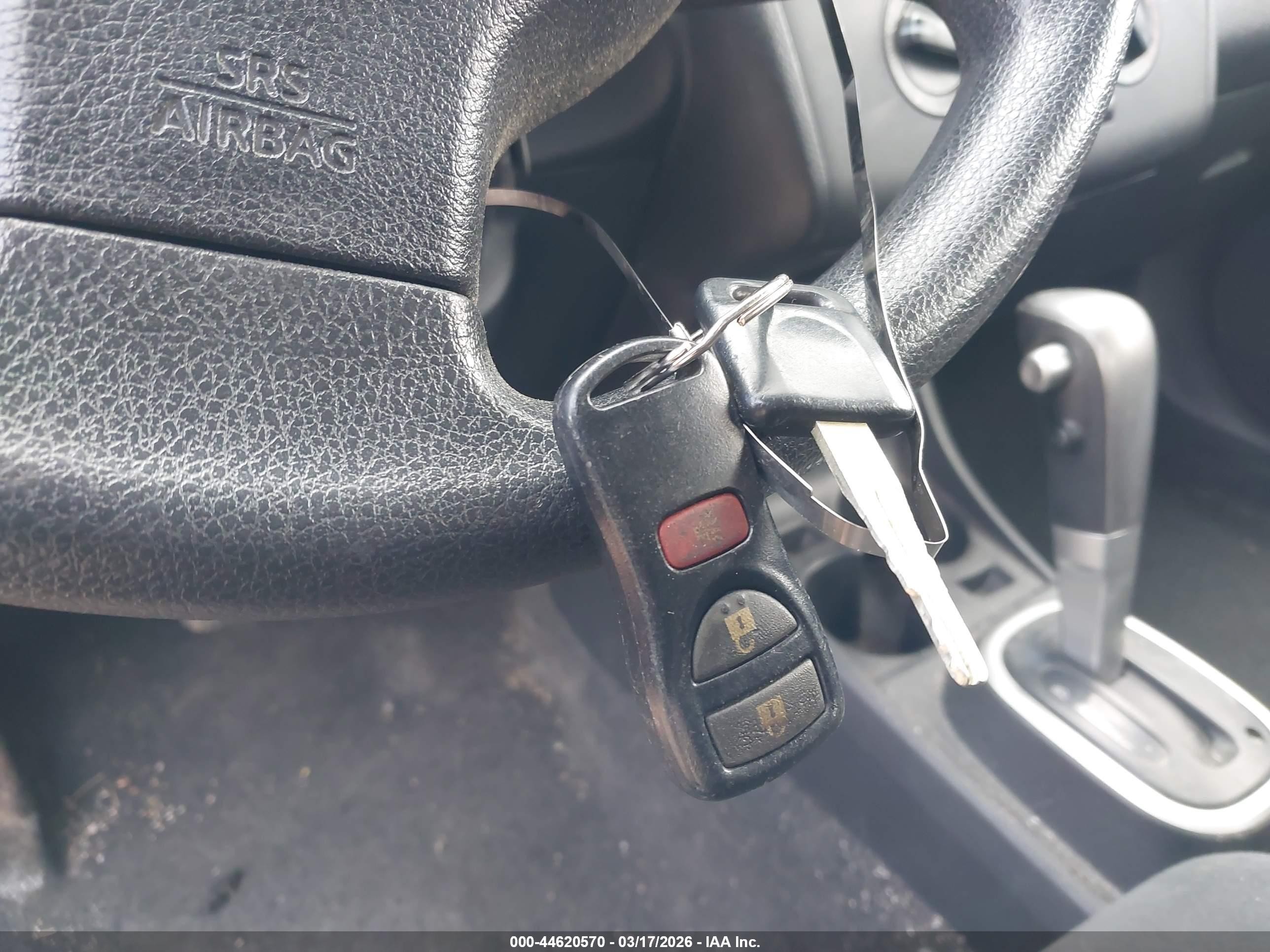 2009 Nissan Versa 1.8s Красный vin: 3N1BC13E59L455040