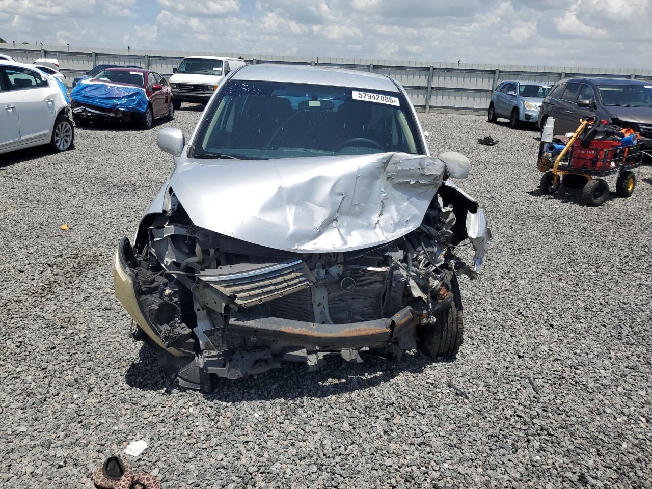 2007 Nissan Versa 1.8 S Silver vin: 3N1BC13E67L394102