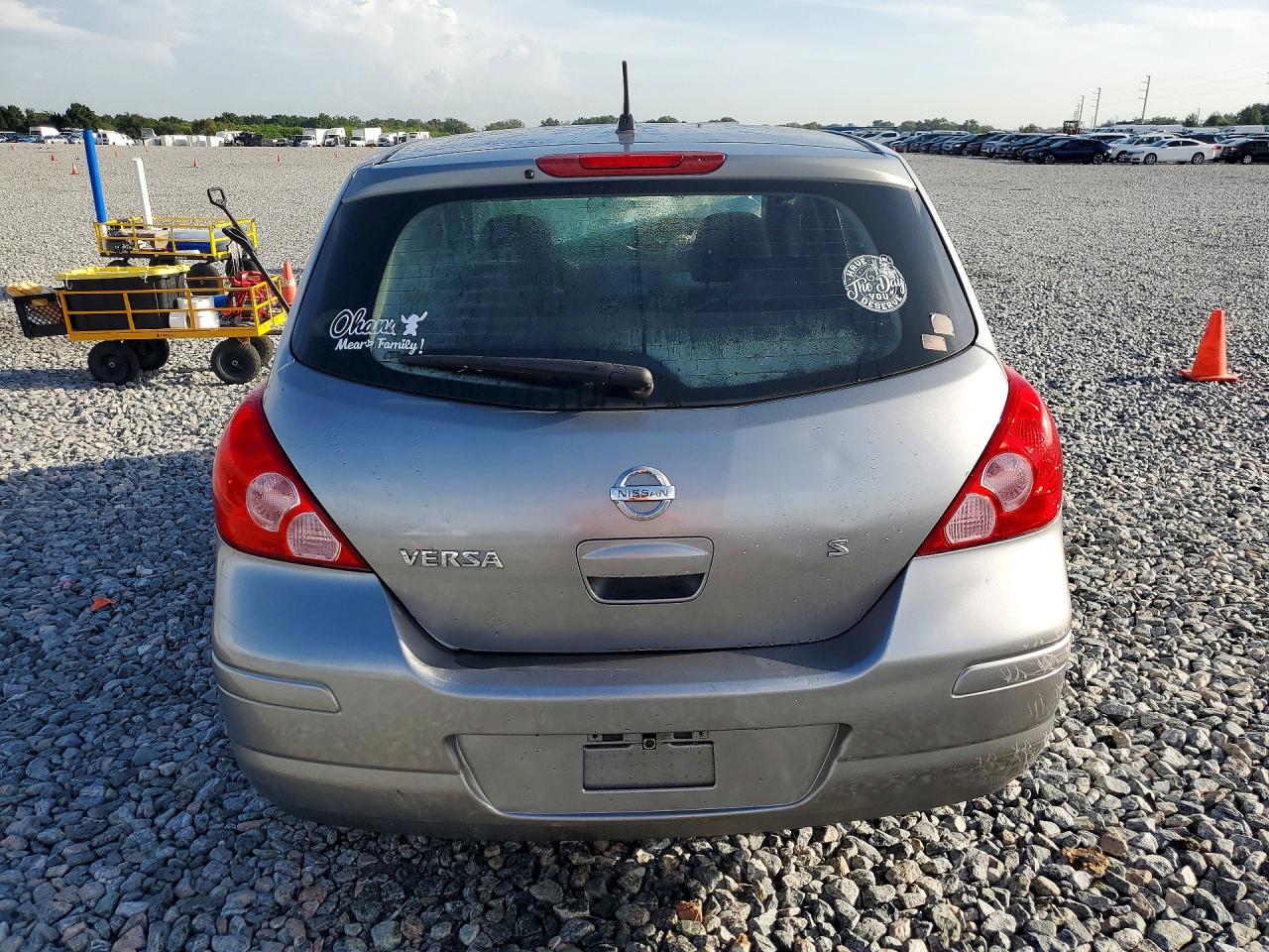 2007 Nissan Versa 1.8 S Серый vin: 3N1BC13E67L412808