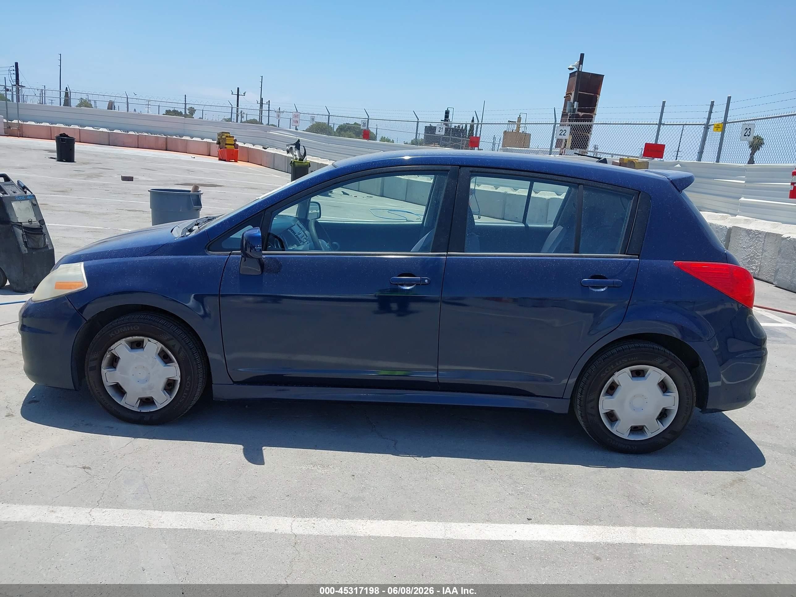 2008 Nissan Versa 1.8s Blue vin: 3N1BC13E68L358783