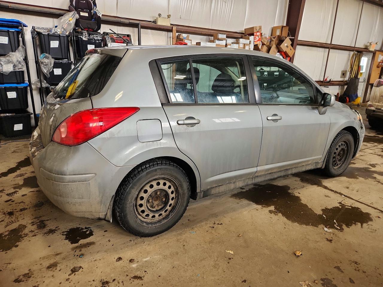 2008 Nissan Versa 1.8 S Silver vin: 3N1BC13E68L452954