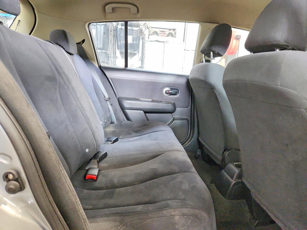 2008 Nissan Versa 1.8 S Silver vin: 3N1BC13E68L452954