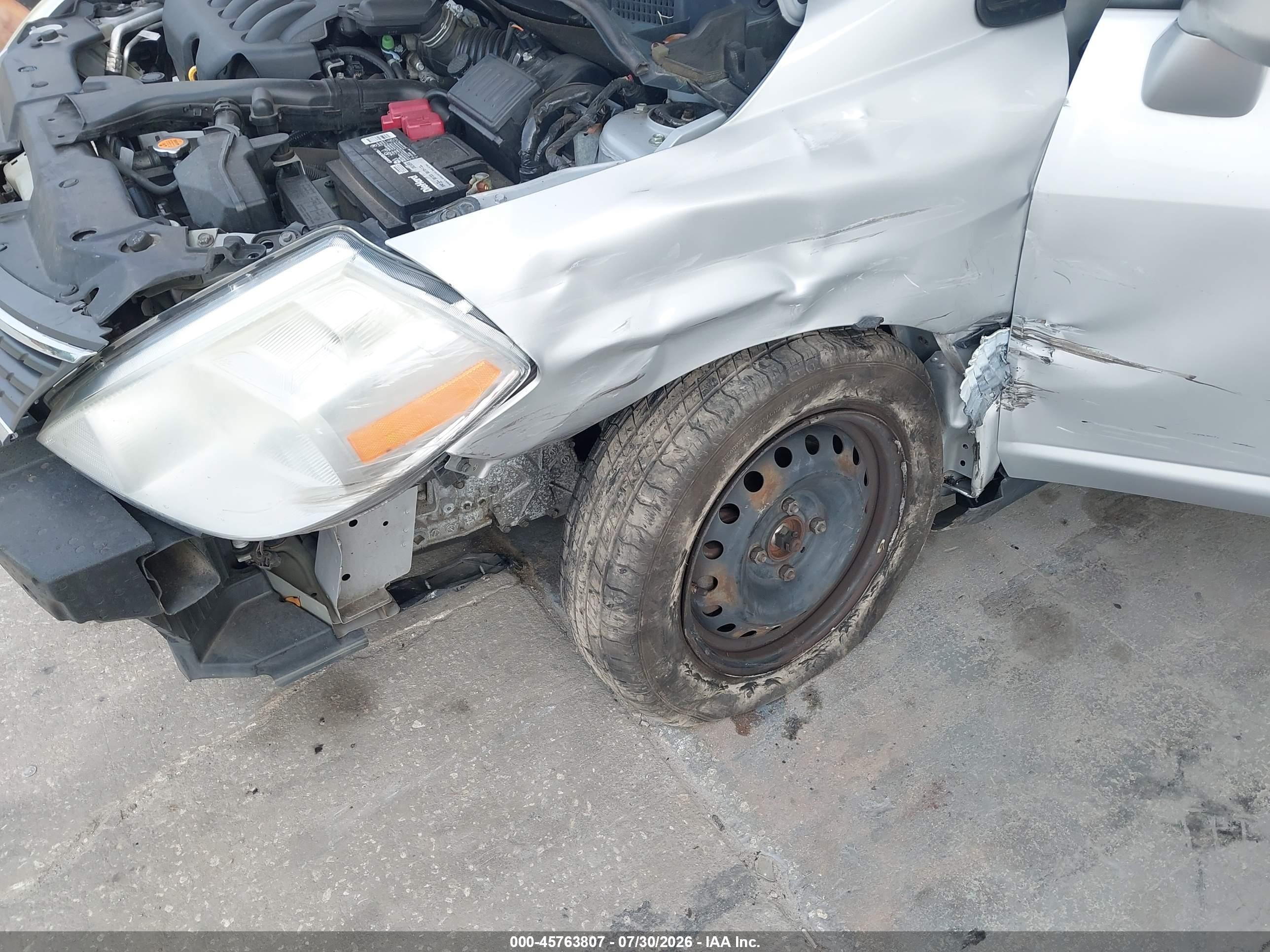 2008 Nissan Versa 1.8 S Silver vin: 3N1BC13E68L456681
