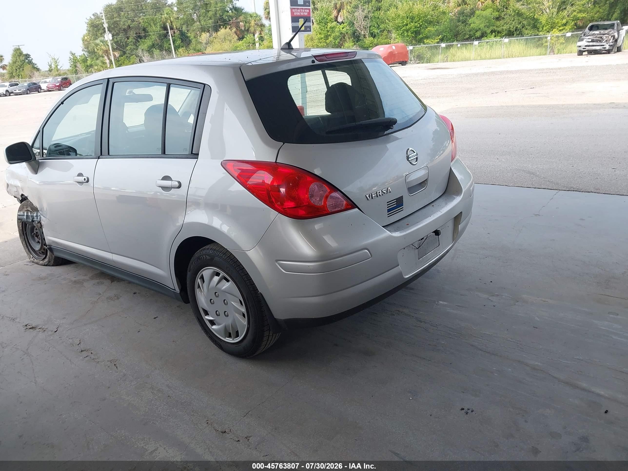 2008 Nissan Versa 1.8 S Silver vin: 3N1BC13E68L456681