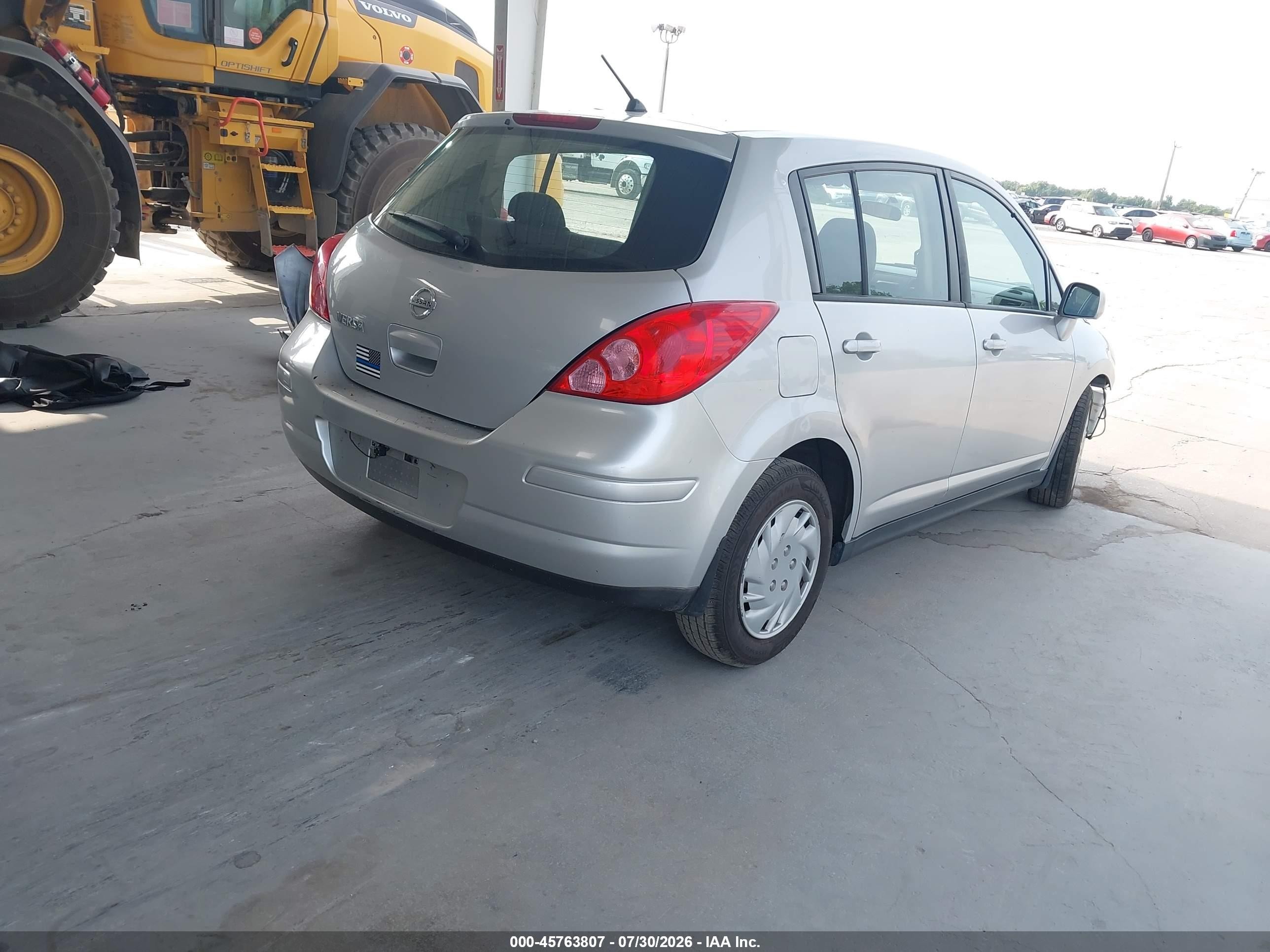 2008 Nissan Versa 1.8 S Silver vin: 3N1BC13E68L456681