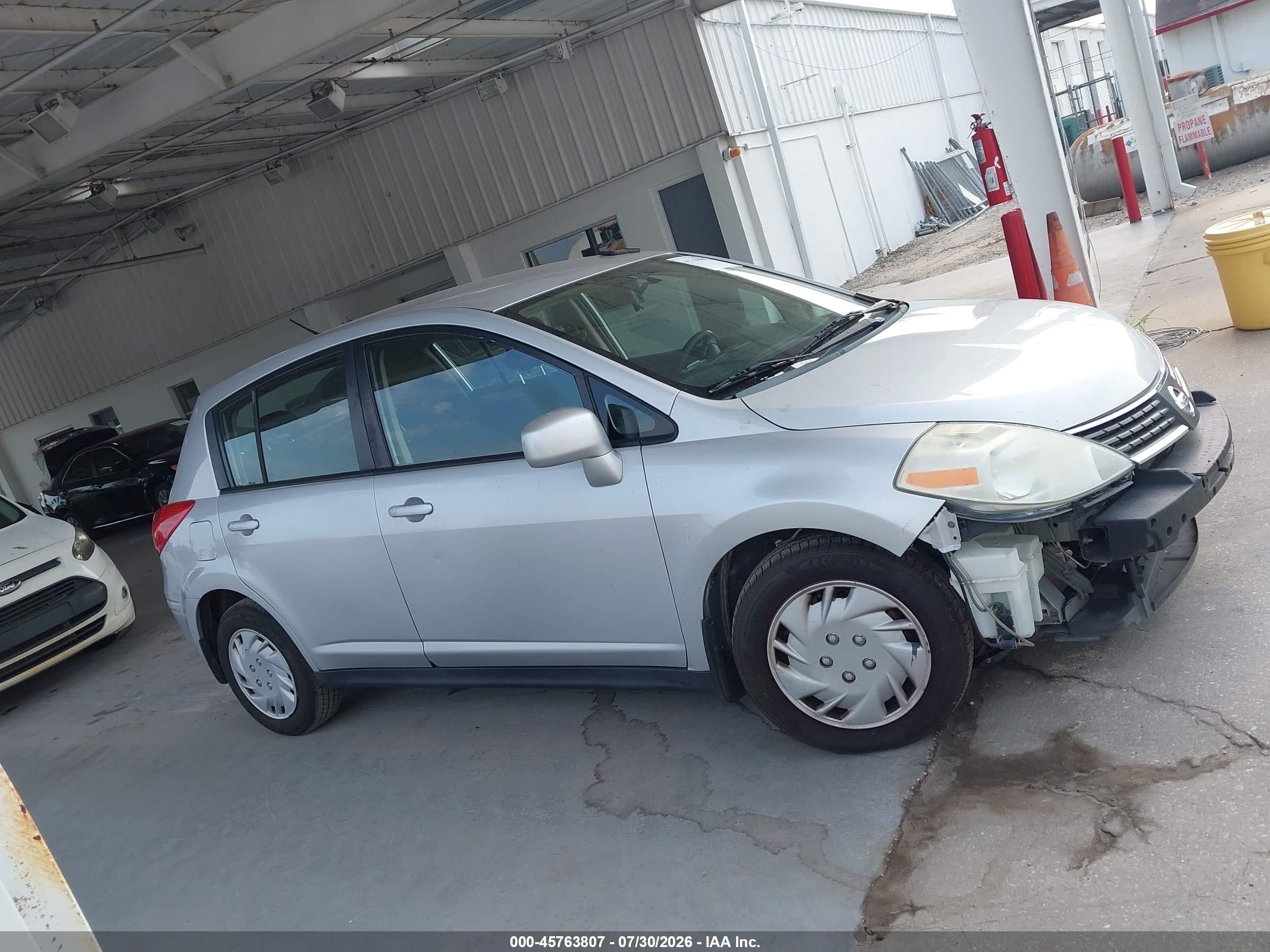 2008 Nissan Versa 1.8 S Silver vin: 3N1BC13E68L456681