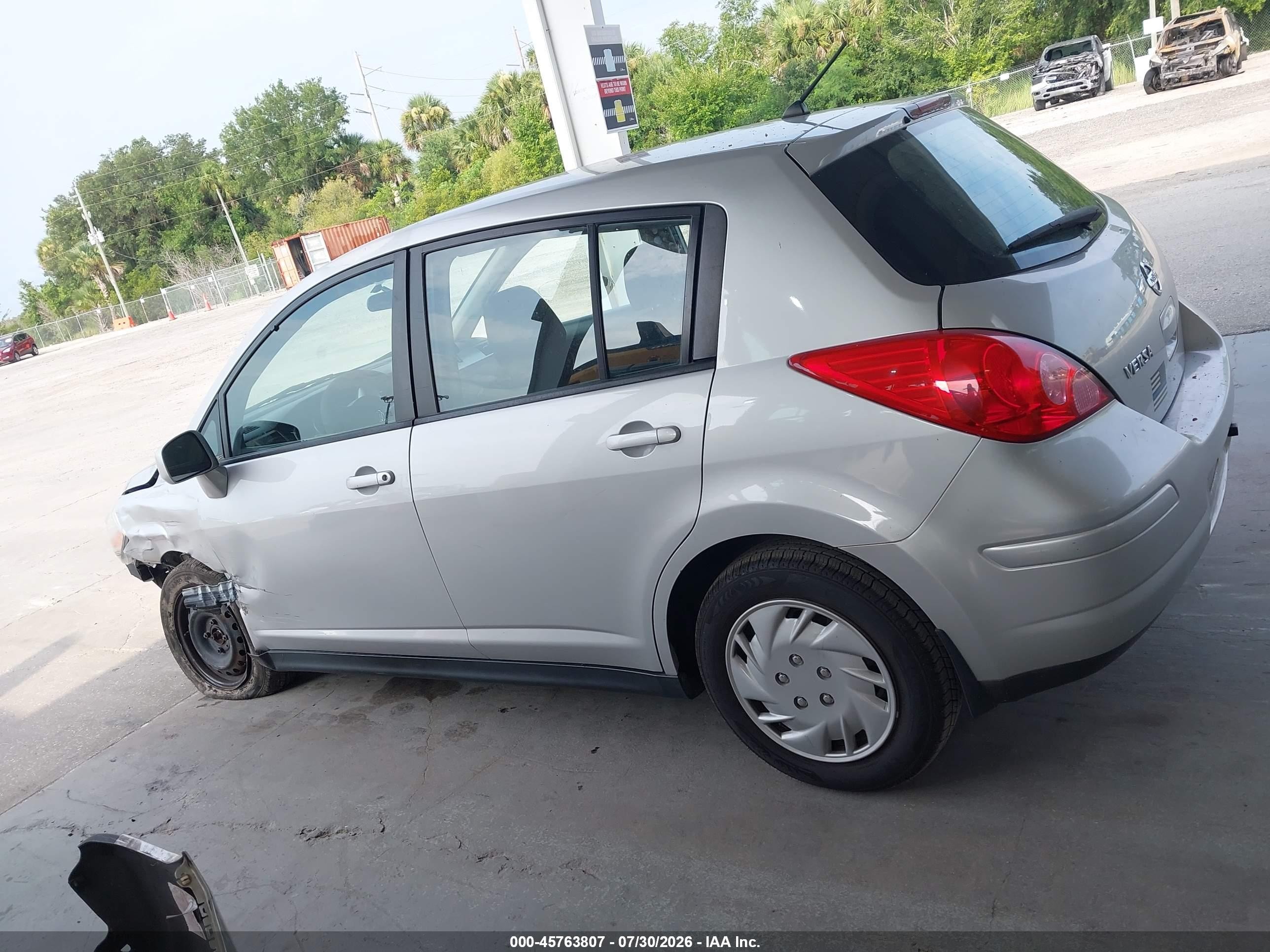 2008 Nissan Versa 1.8 S Silver vin: 3N1BC13E68L456681