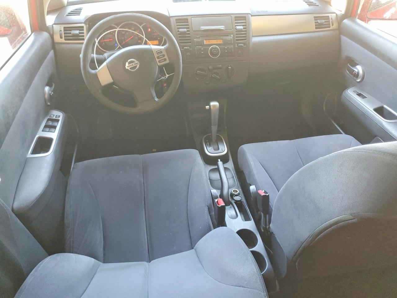 2009 Nissan Versa 1.8 S Red vin: 3N1BC13E69L371289