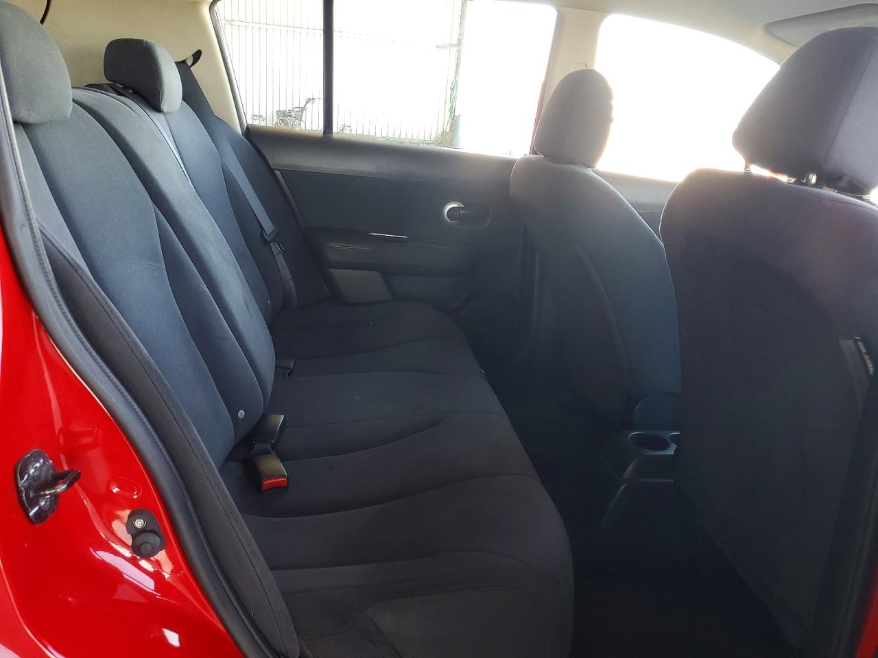 2009 Nissan Versa 1.8 S Red vin: 3N1BC13E69L371289