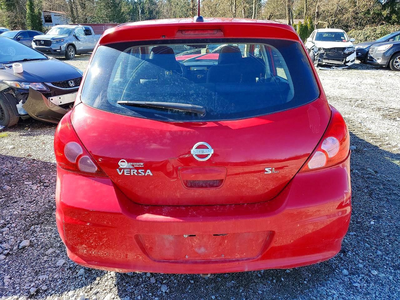 2009 Nissan Versa 1.8 S Red vin: 3N1BC13E69L394653