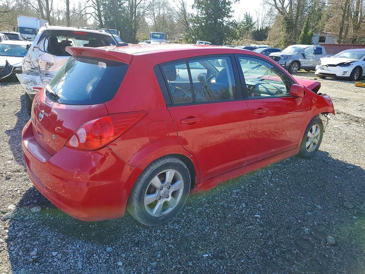2009 Nissan Versa 1.8 S Red vin: 3N1BC13E69L394653