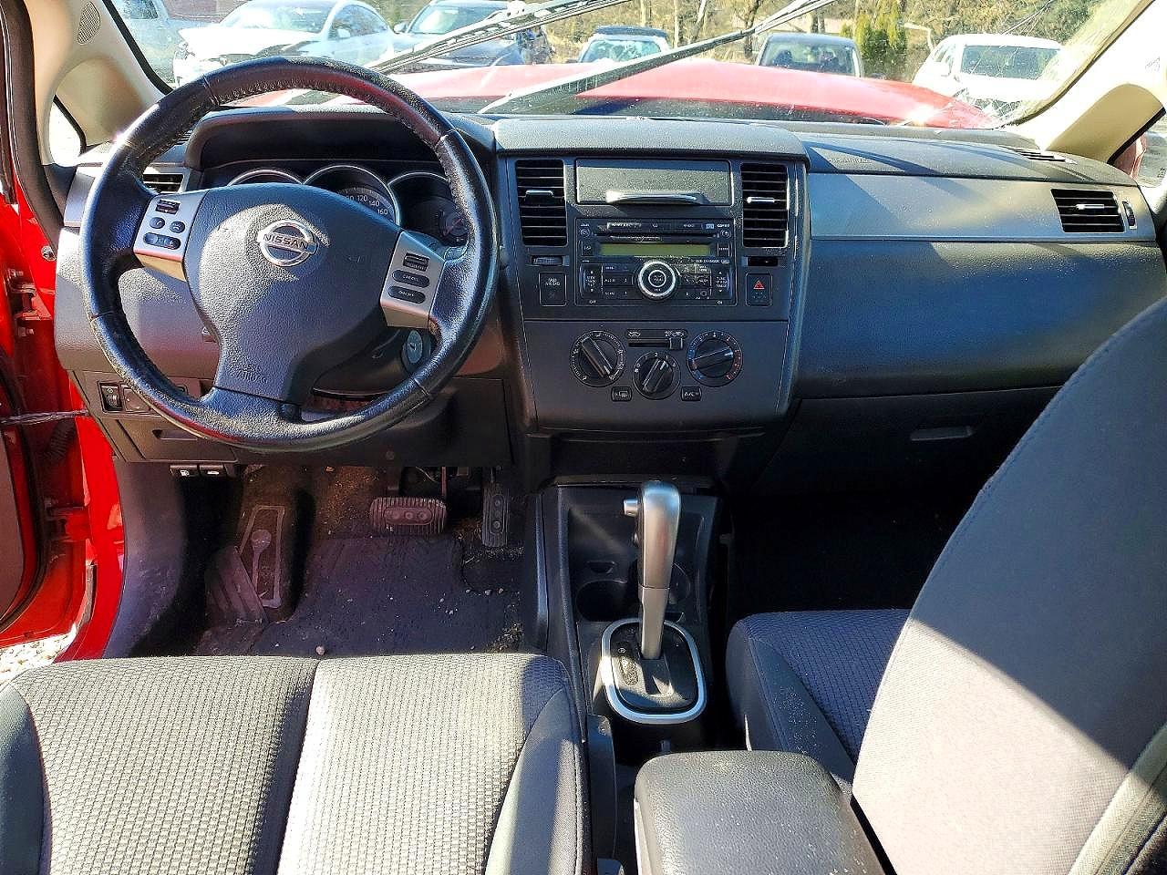 2009 Nissan Versa 1.8 S Red vin: 3N1BC13E69L394653