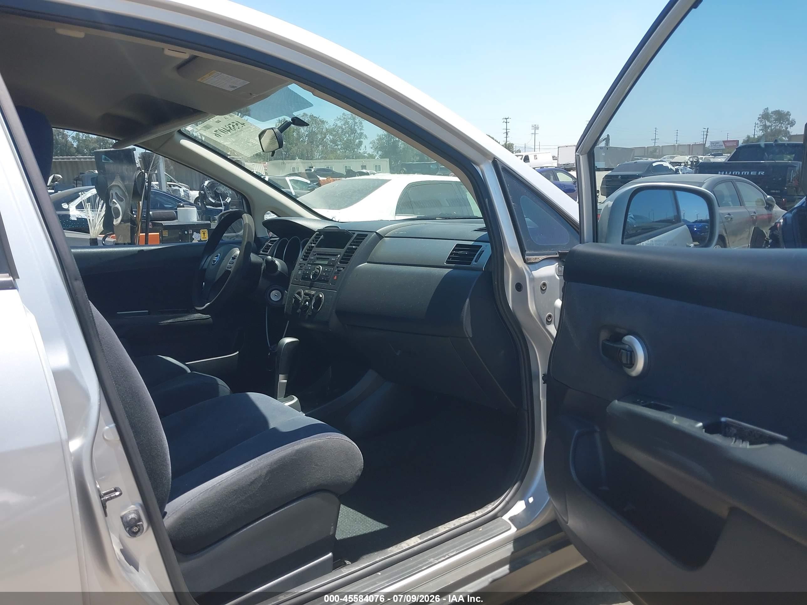 2009 Nissan Versa 1.8s Silver vin: 3N1BC13E69L402038