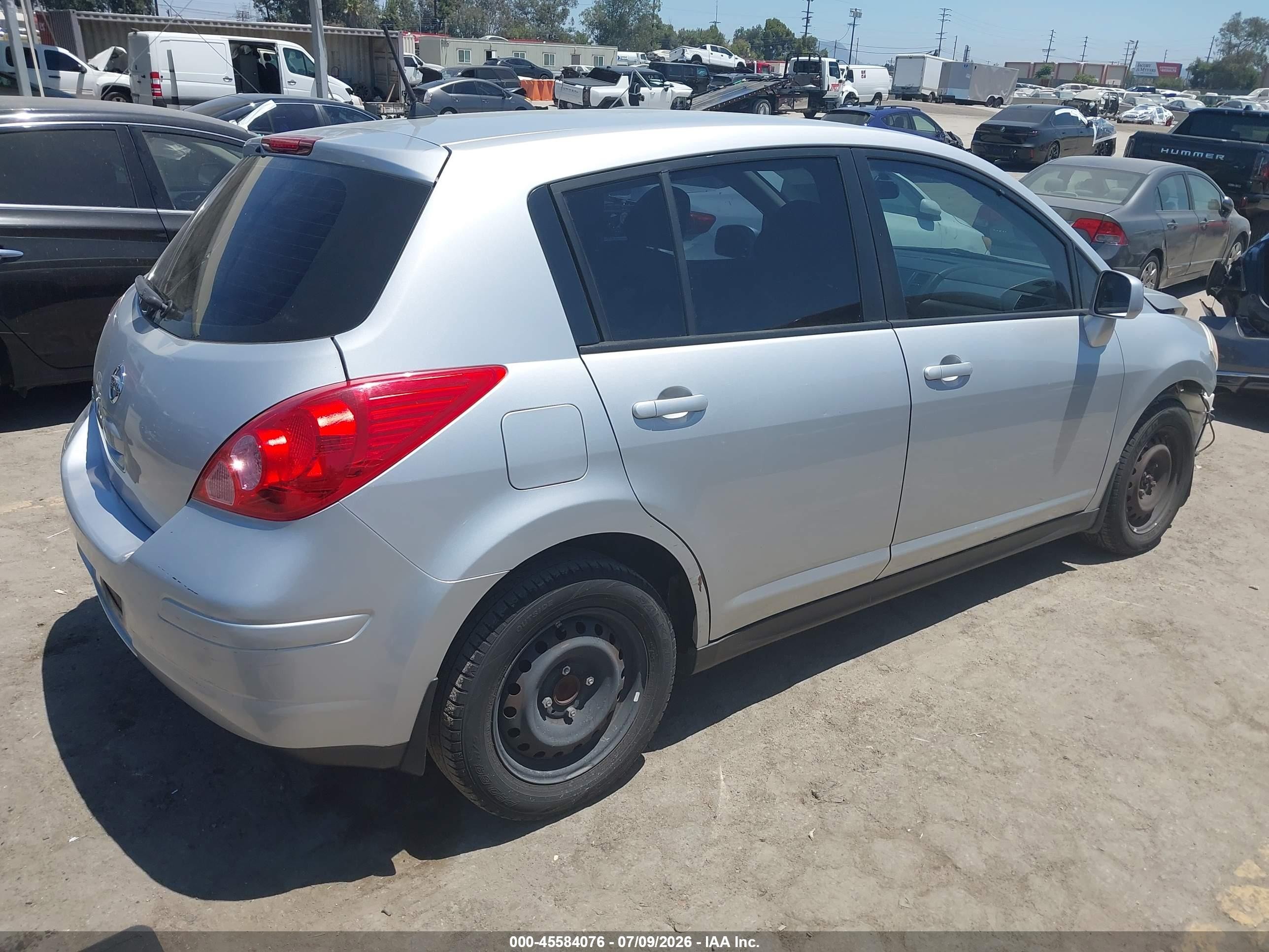 2009 Nissan Versa 1.8s Silver vin: 3N1BC13E69L402038