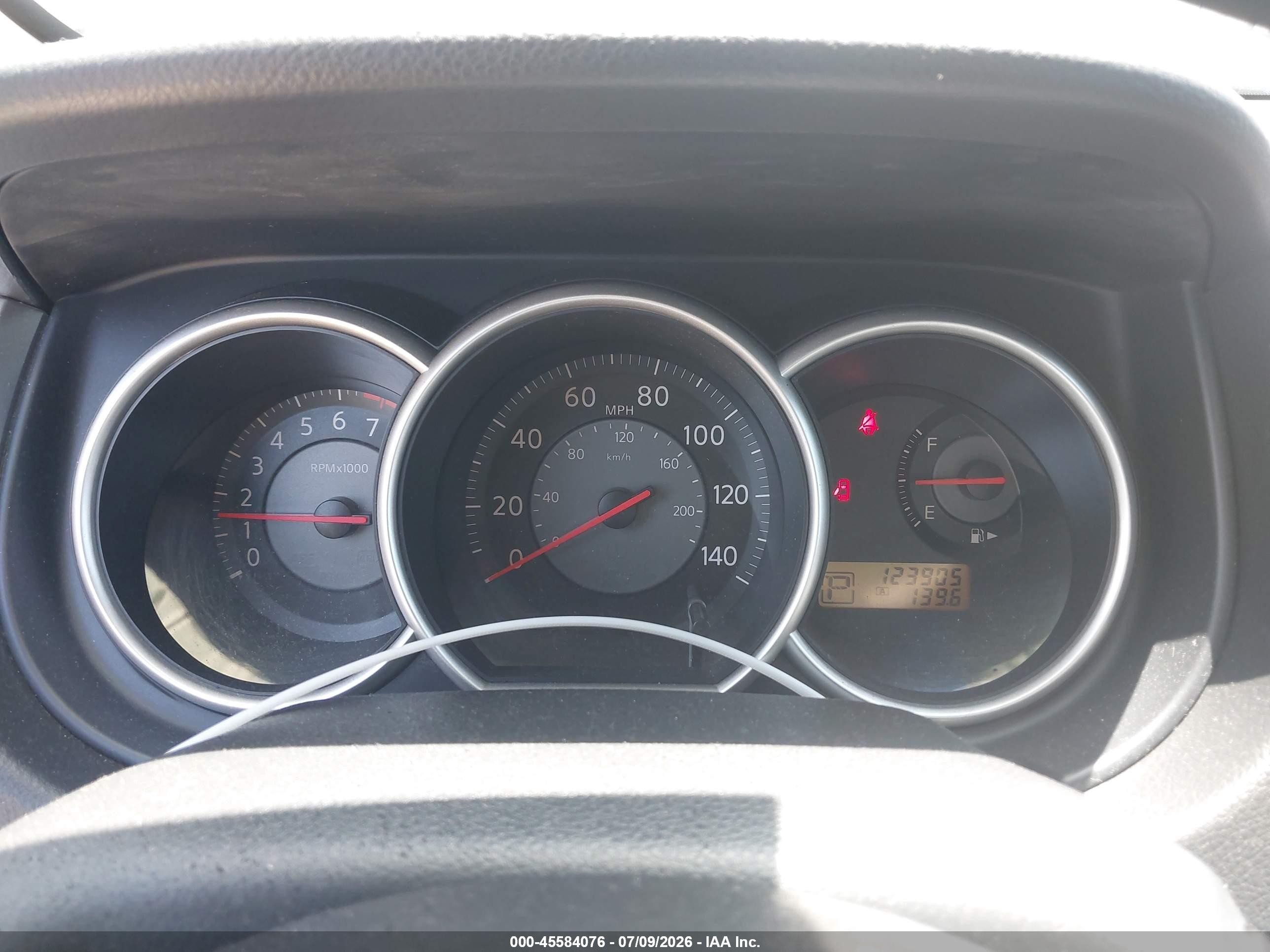 2009 Nissan Versa 1.8s Silver vin: 3N1BC13E69L402038