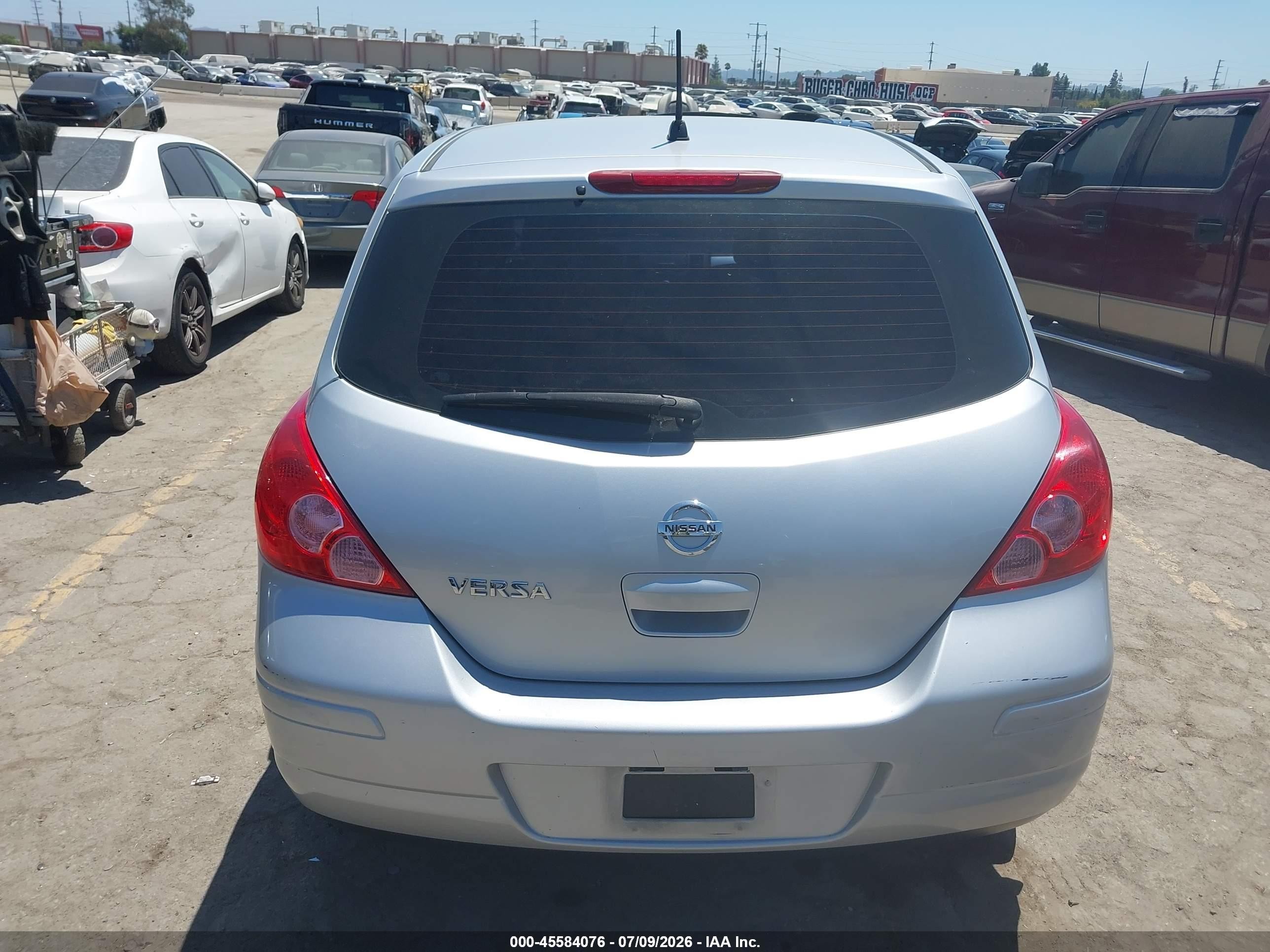 2009 Nissan Versa 1.8s Silver vin: 3N1BC13E69L402038