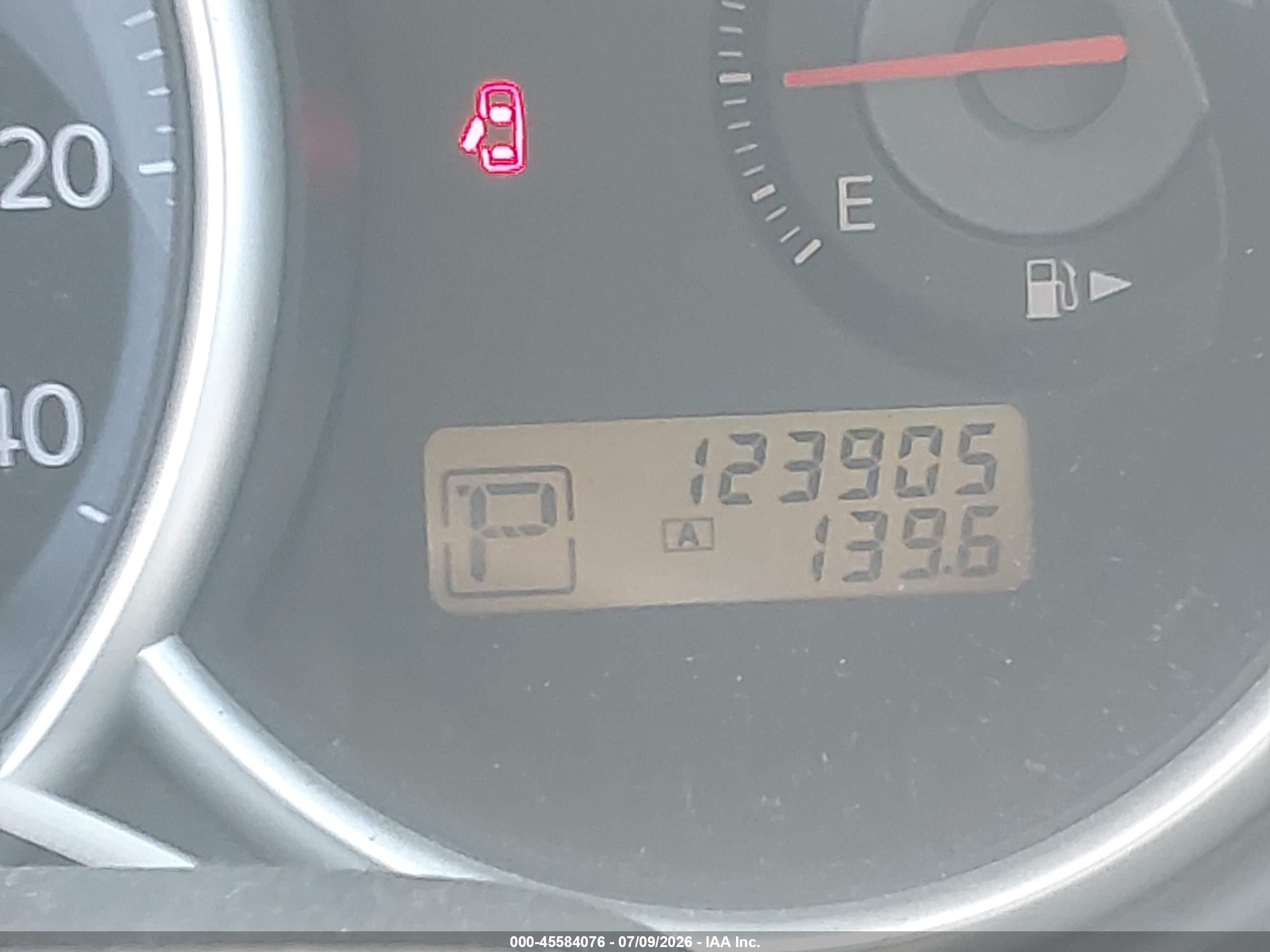 2009 Nissan Versa 1.8s Silver vin: 3N1BC13E69L402038