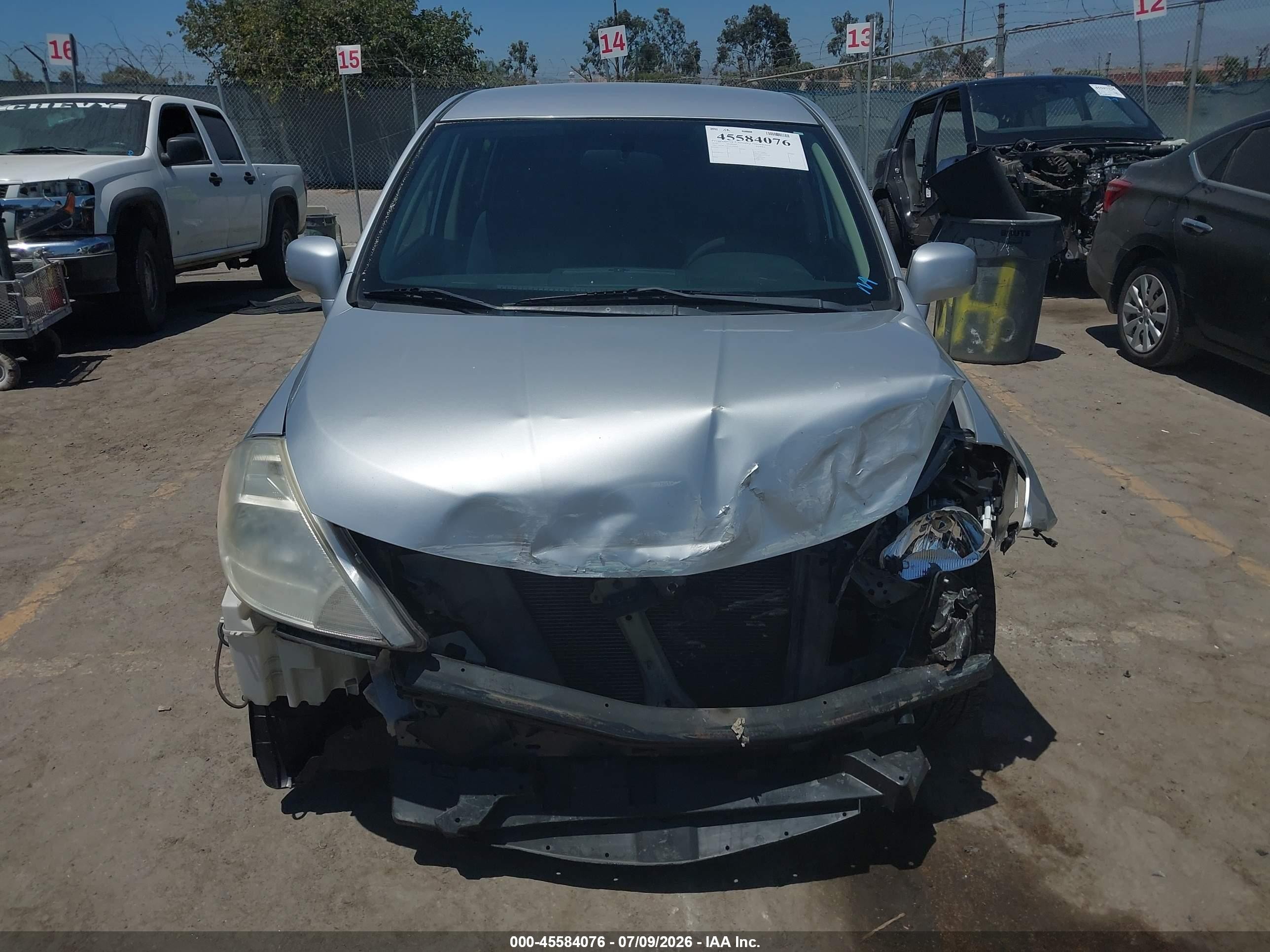2009 Nissan Versa 1.8s Silver vin: 3N1BC13E69L402038