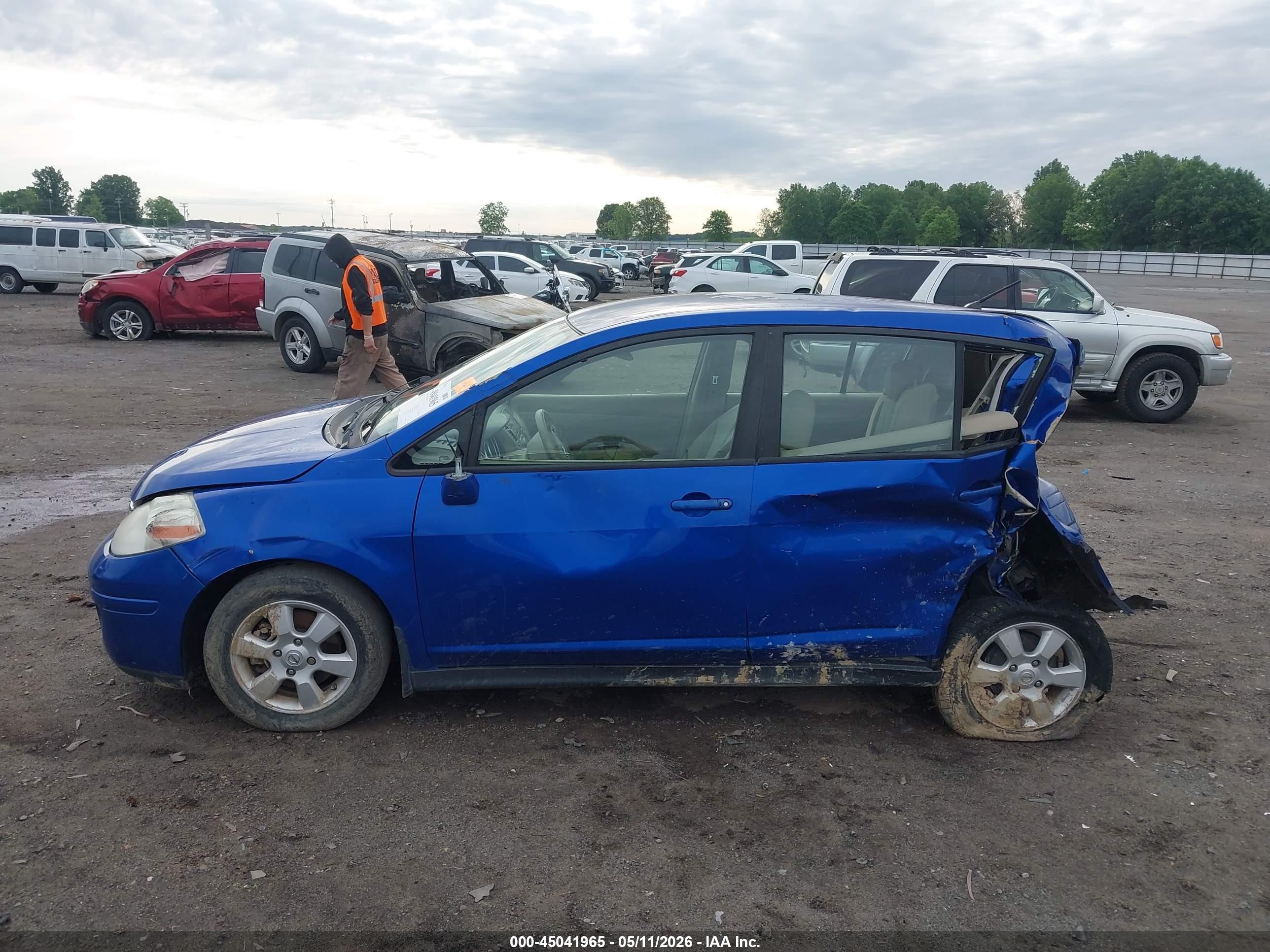 2009 Nissan Versa 1.8sl Blue vin: 3N1BC13E69L408339
