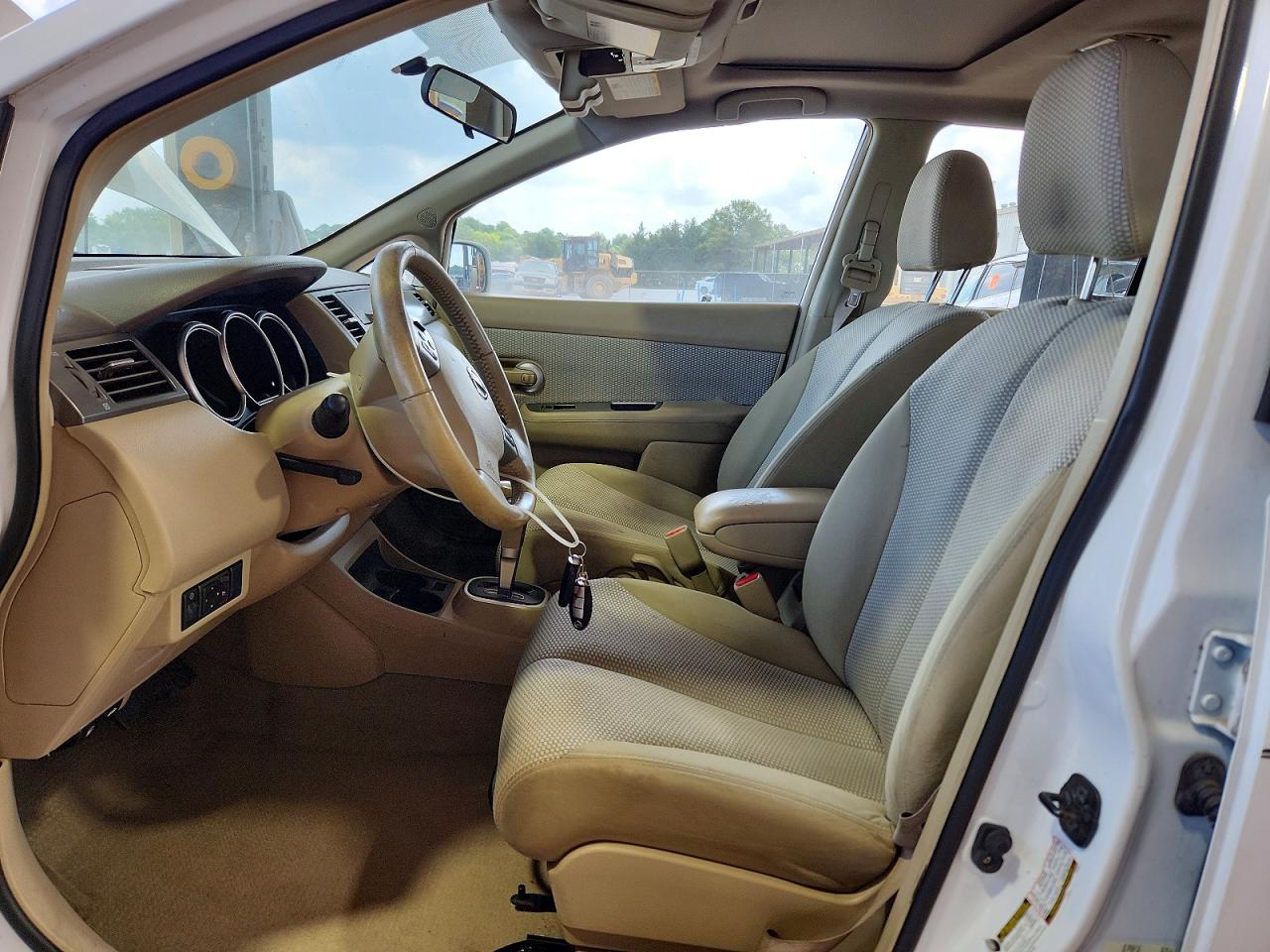 2009 Nissan Versa 1.8 S White vin: 3N1BC13E69L425464