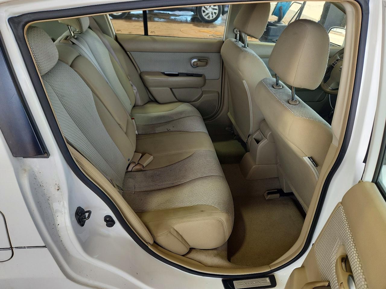 2009 Nissan Versa 1.8 S White vin: 3N1BC13E69L425464