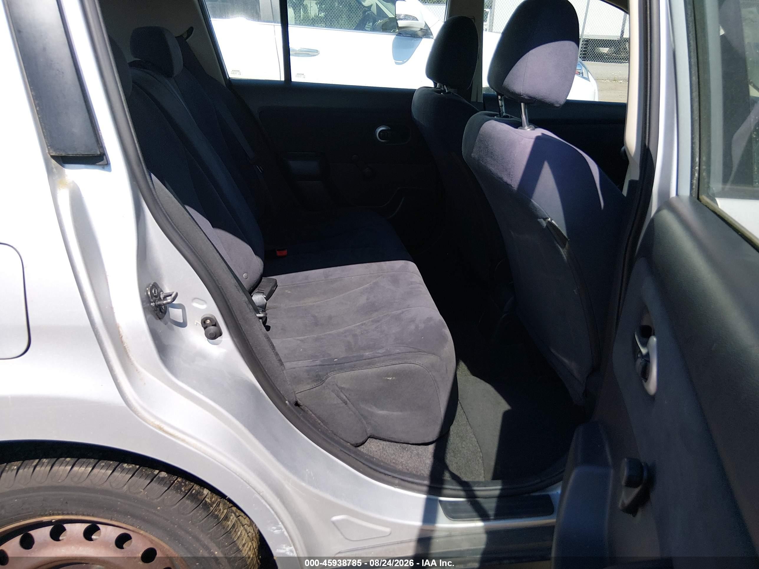 2009 Nissan Versa 1.8s Silver vin: 3N1BC13E69L426145
