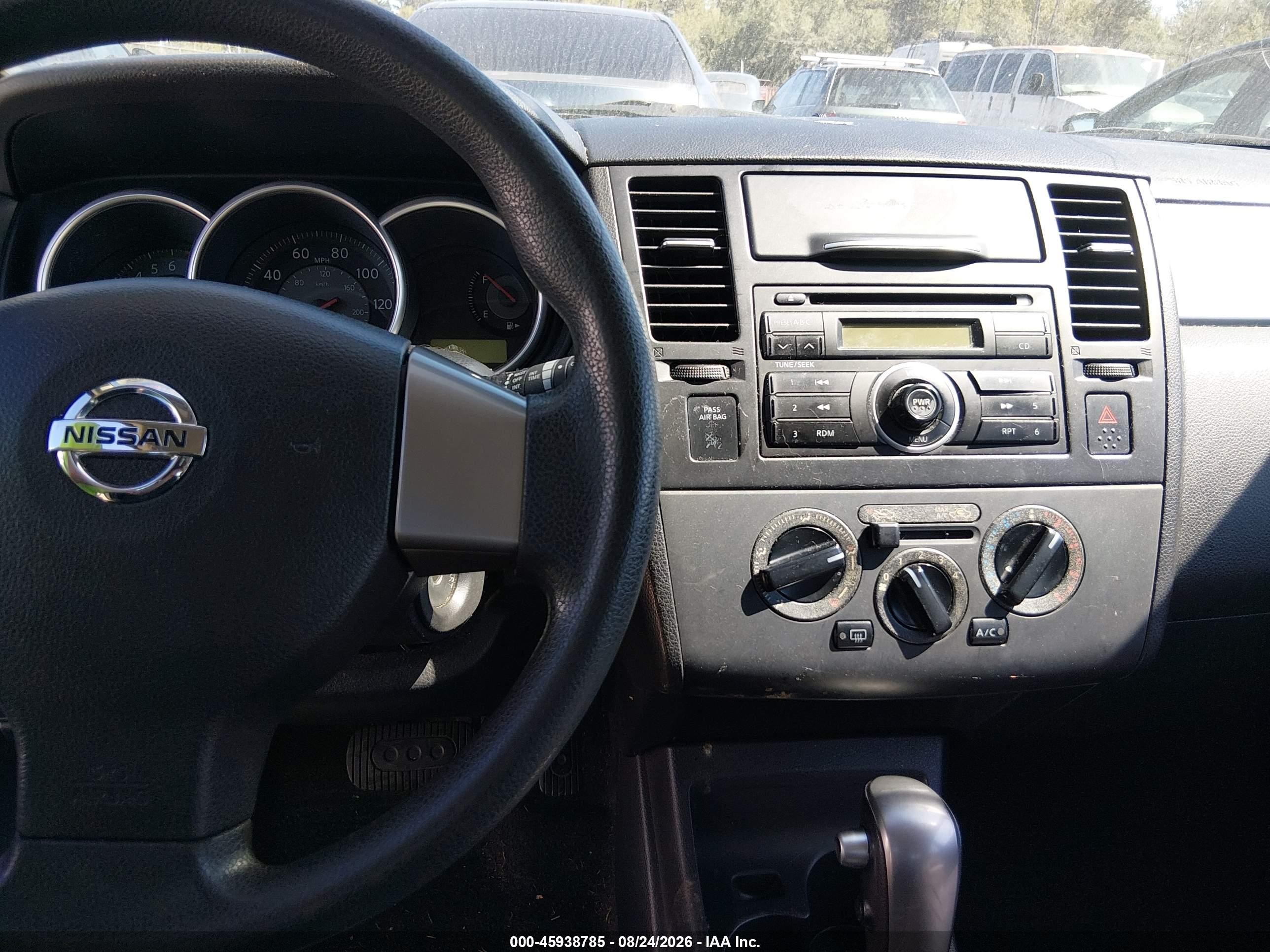 2009 Nissan Versa 1.8s Silver vin: 3N1BC13E69L426145