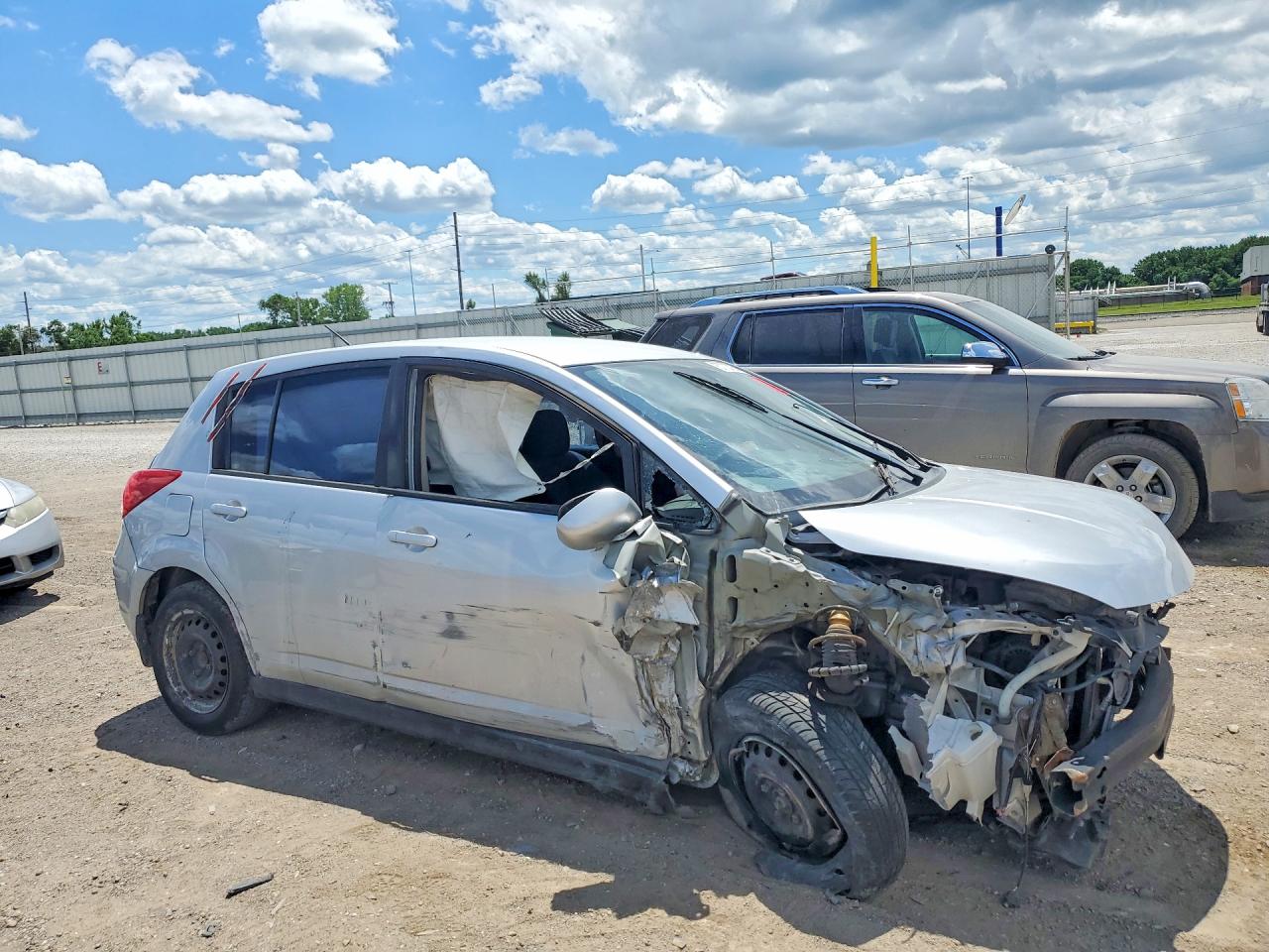 2009 Nissan Versa 1.8 S Silver vin: 3N1BC13E69L460456