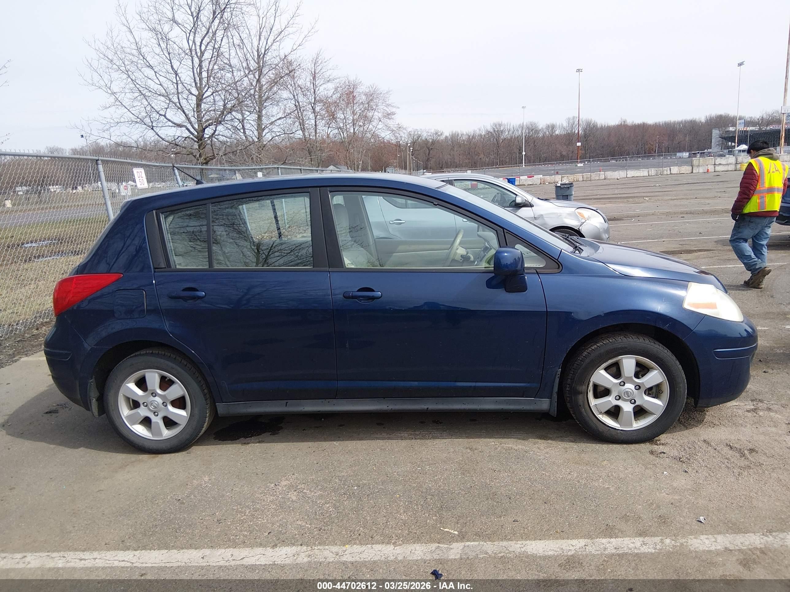 2007 Nissan Versa 1.8sl Blue vin: 3N1BC13E77L357088