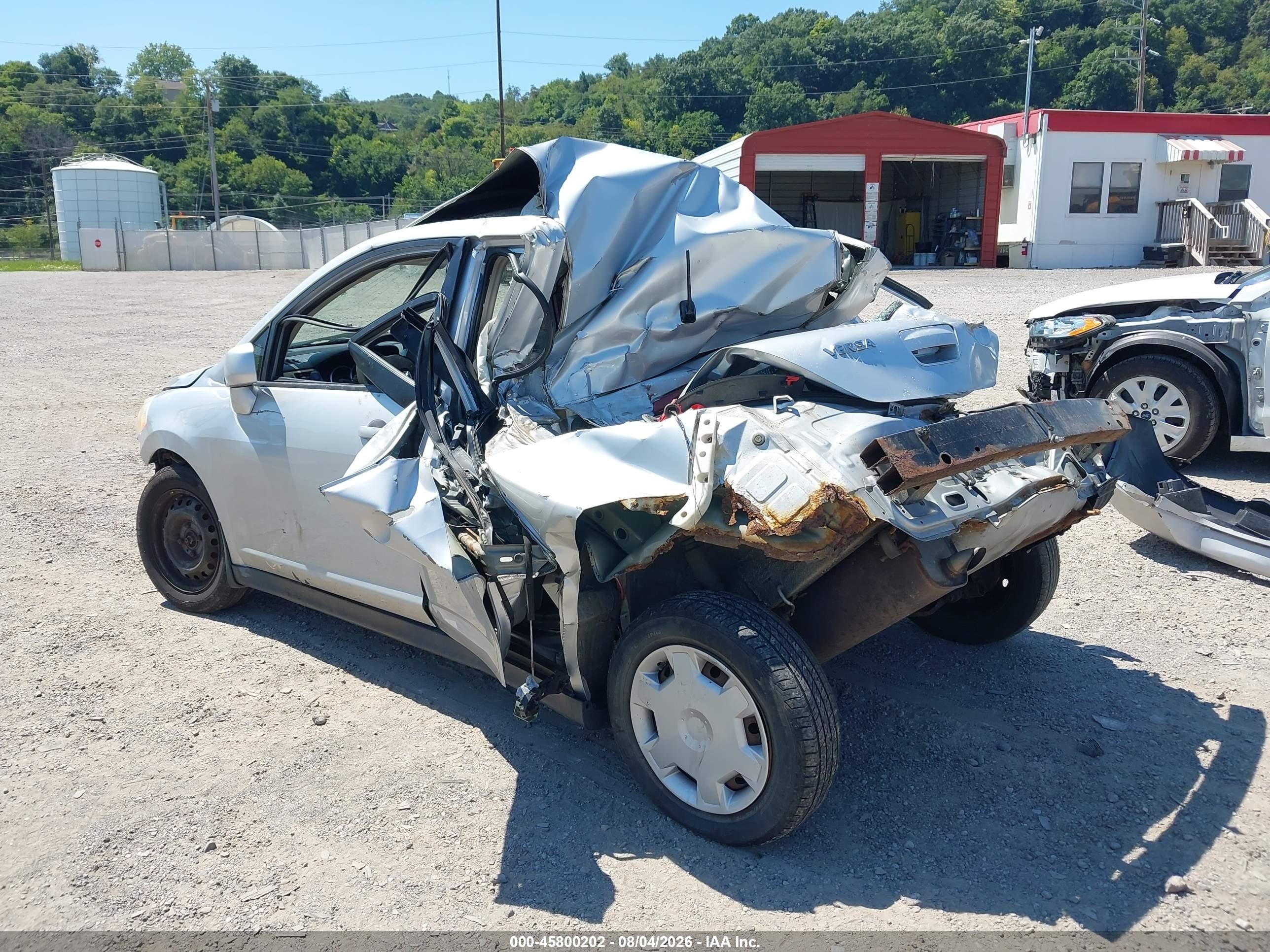 2007 Nissan Versa 1.8s Silver vin: 3N1BC13E77L384422