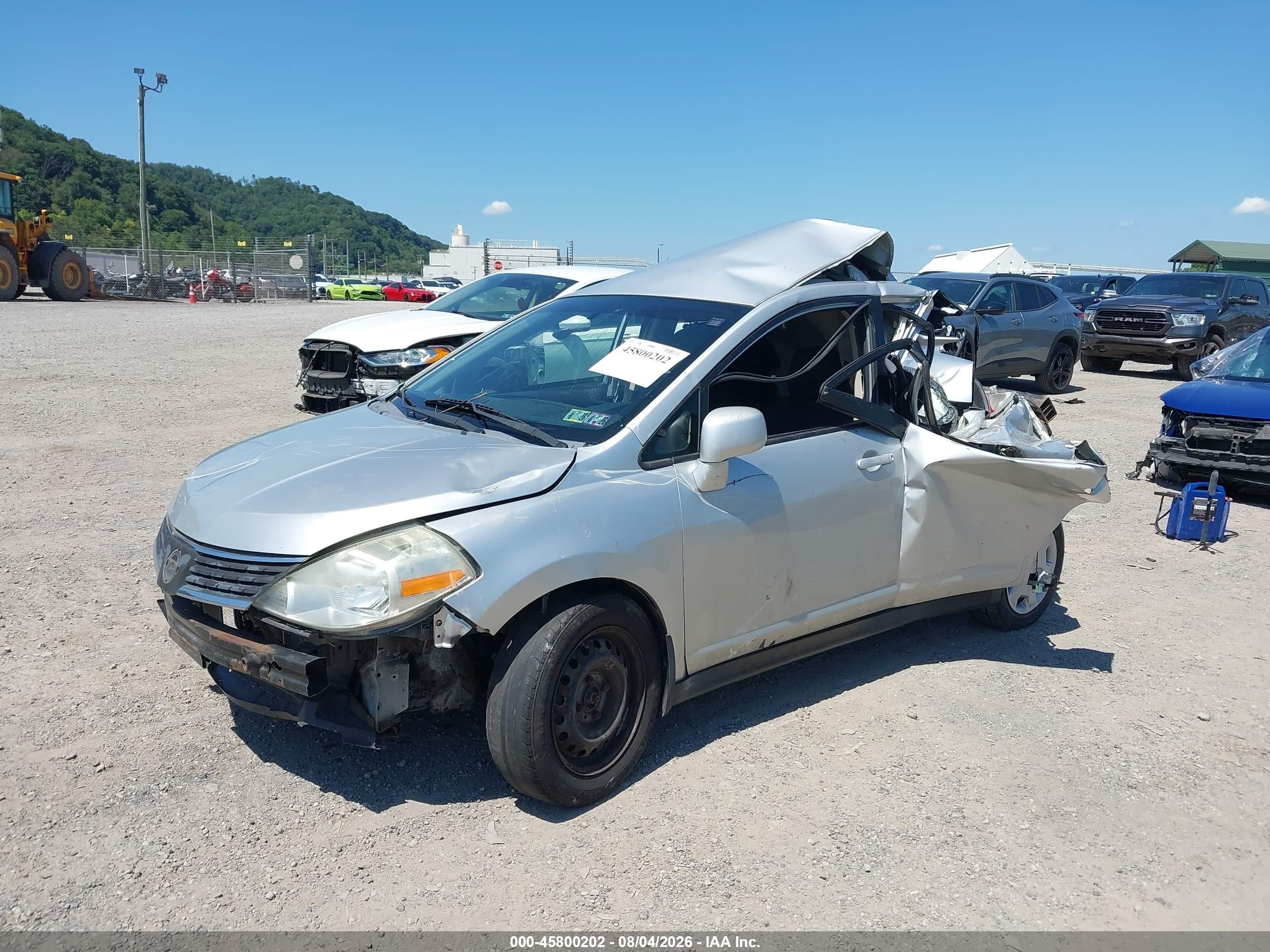 2007 Nissan Versa 1.8s Silver vin: 3N1BC13E77L384422