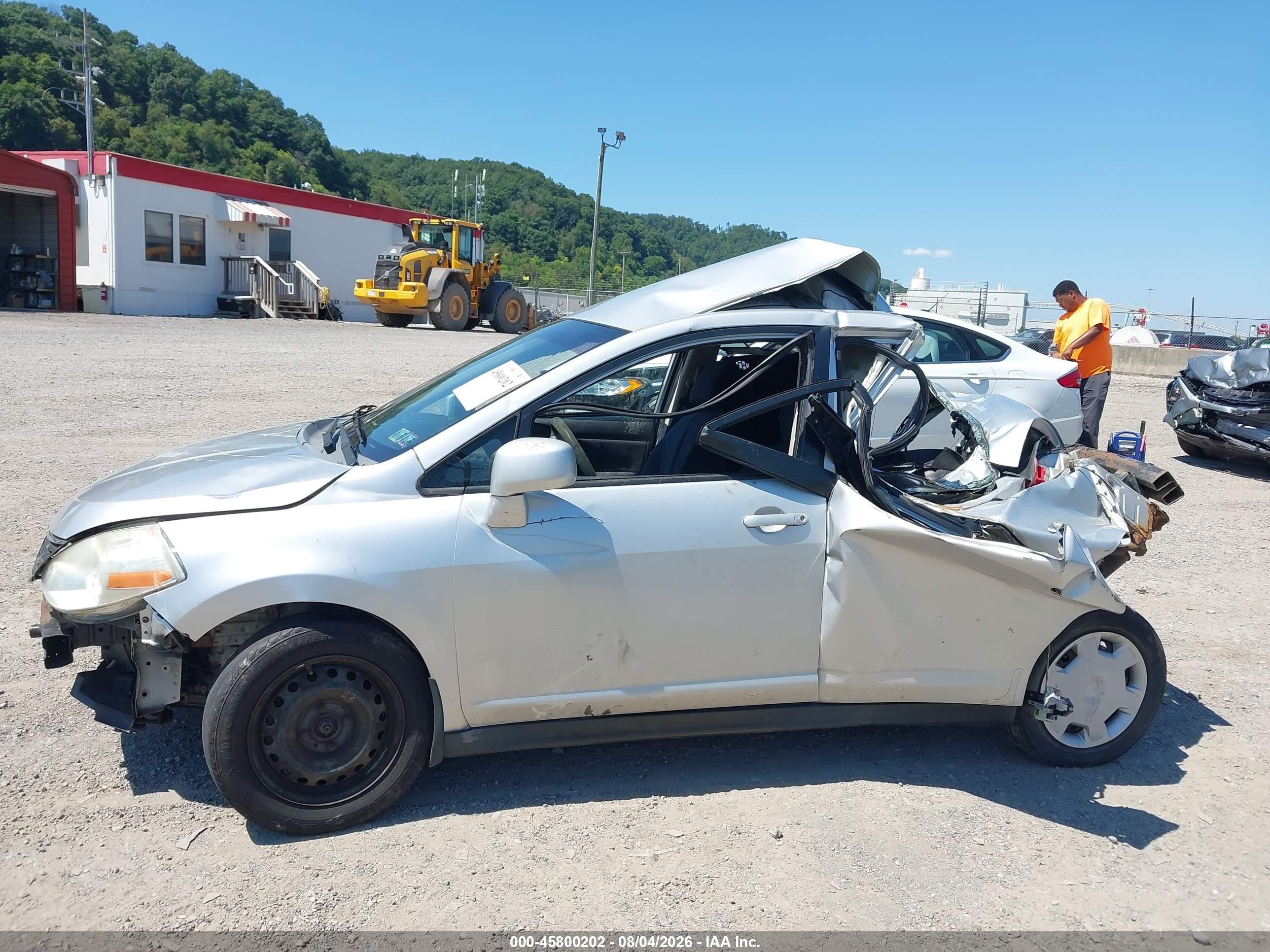 2007 Nissan Versa 1.8s Silver vin: 3N1BC13E77L384422